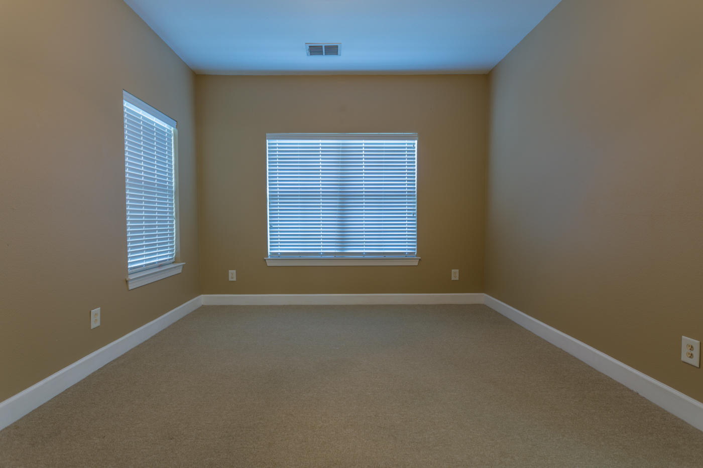 SOUTH HAVEN TOWNHOMES - Residential Lease