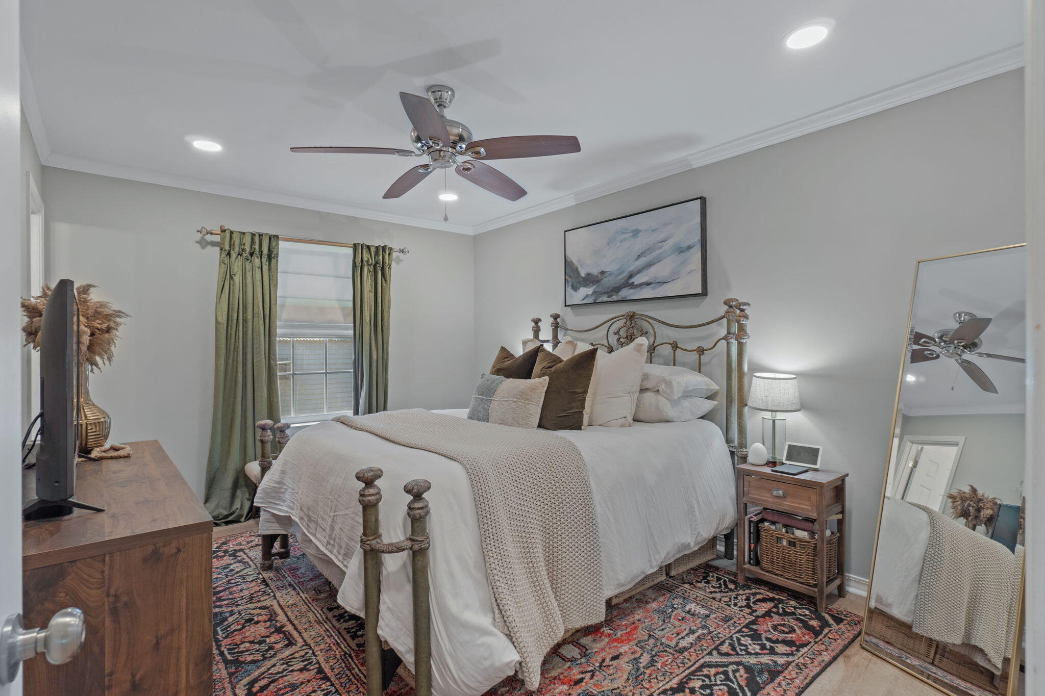 MCLAUGHLIN & HARRIS - Residential