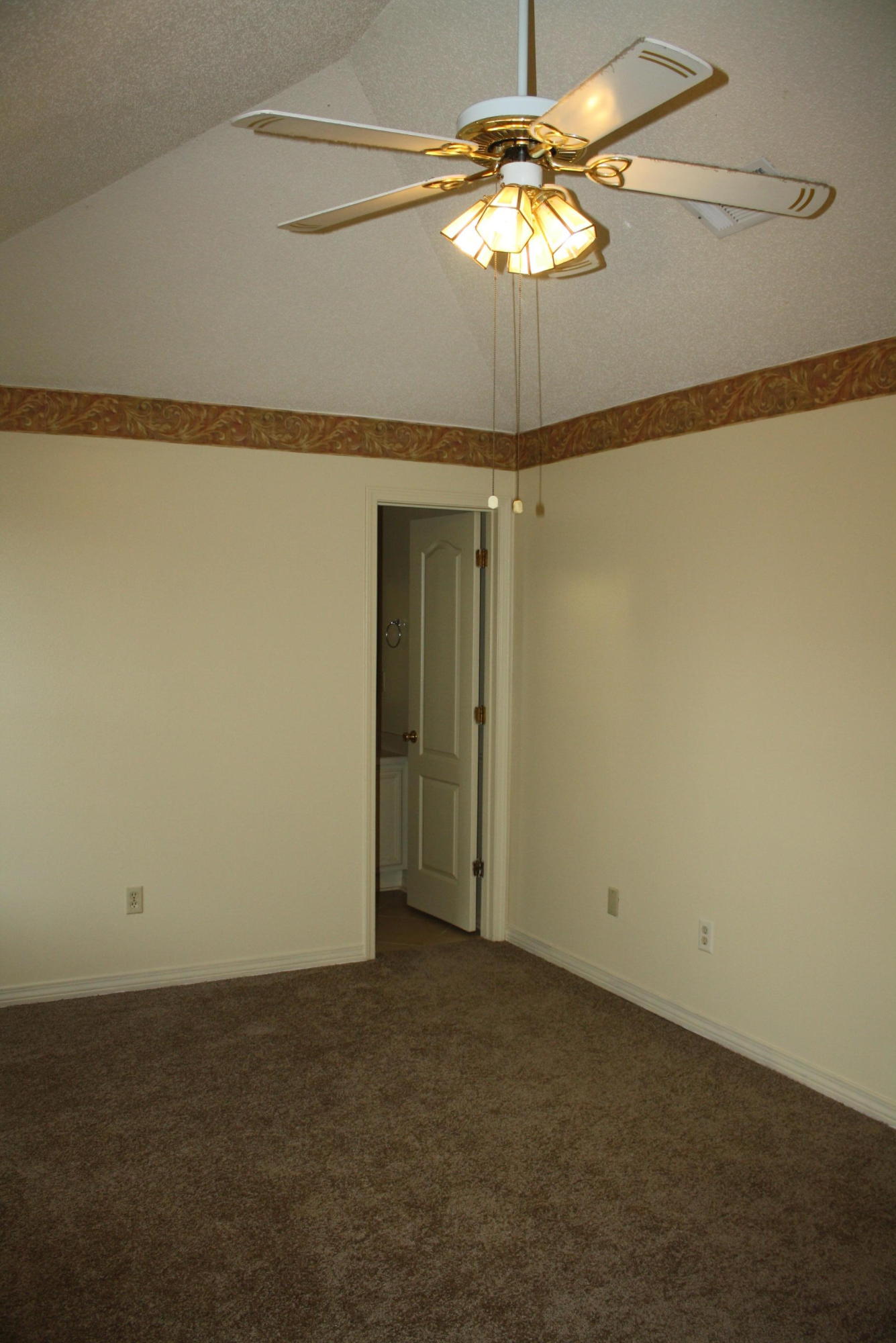 SOUTHWAY ESTATES 1ST ADDN - Residential Lease
