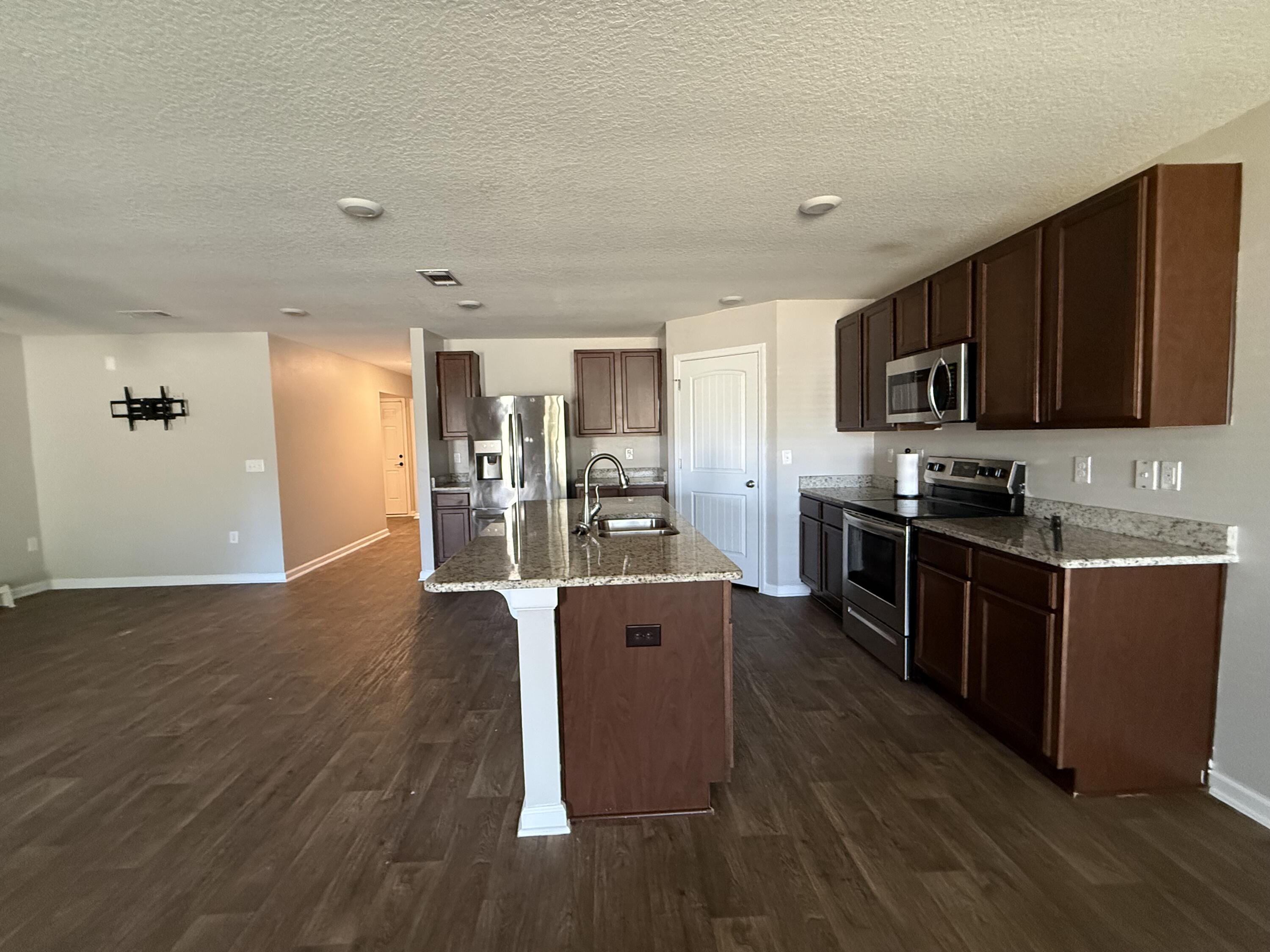 Redstone Commons - Residential Lease
