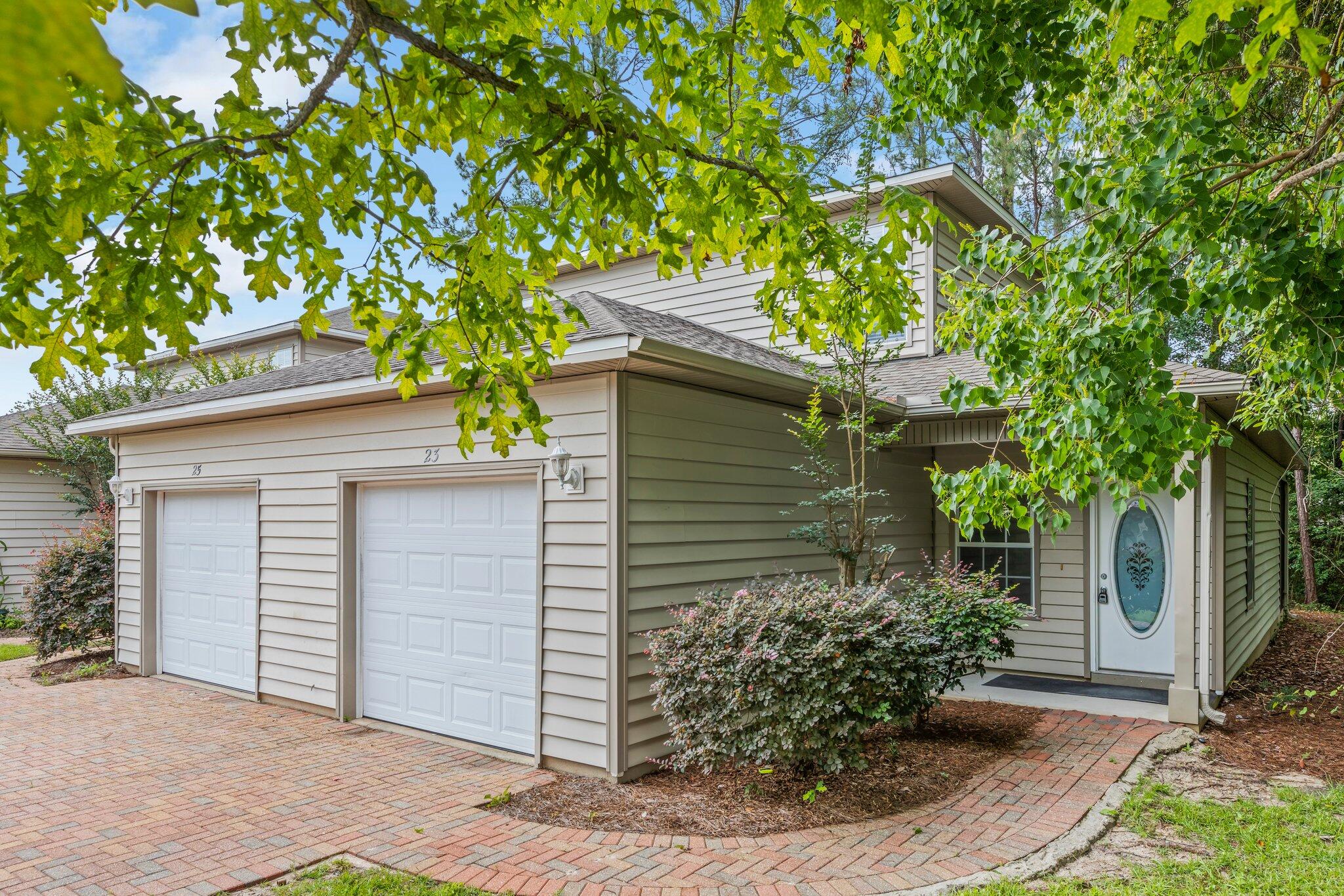 Nice 3 bedroom, 2 bath townhome in Valparaiso. Unit features downstairs master, 1 car garage & washer and dryer (not warranted). Owner will consider a small dog only or cat with a non refundable pet fee. Any pet must be spayed/neutered, housebroken and current on all shots. NO SMOKING! All adults intending to live in the unit must fill out separate applications. Tenants are required to carry renter's liability insurance.