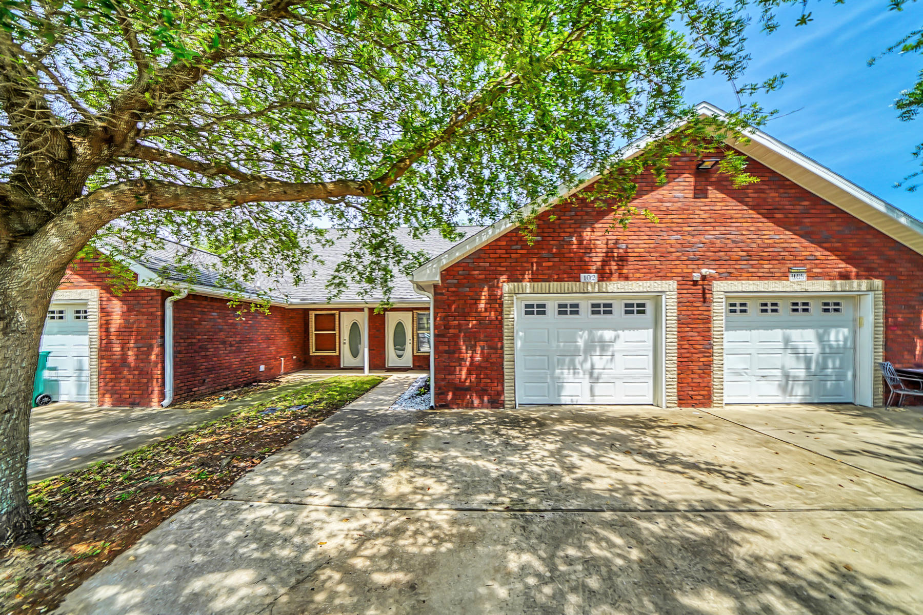QUAIL HOLLOW T/H UNIT 2 - Residential