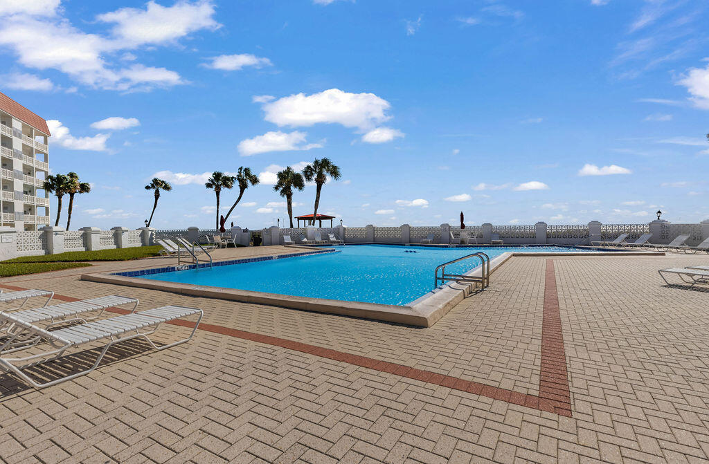 EL MATADOR CONDO - Residential