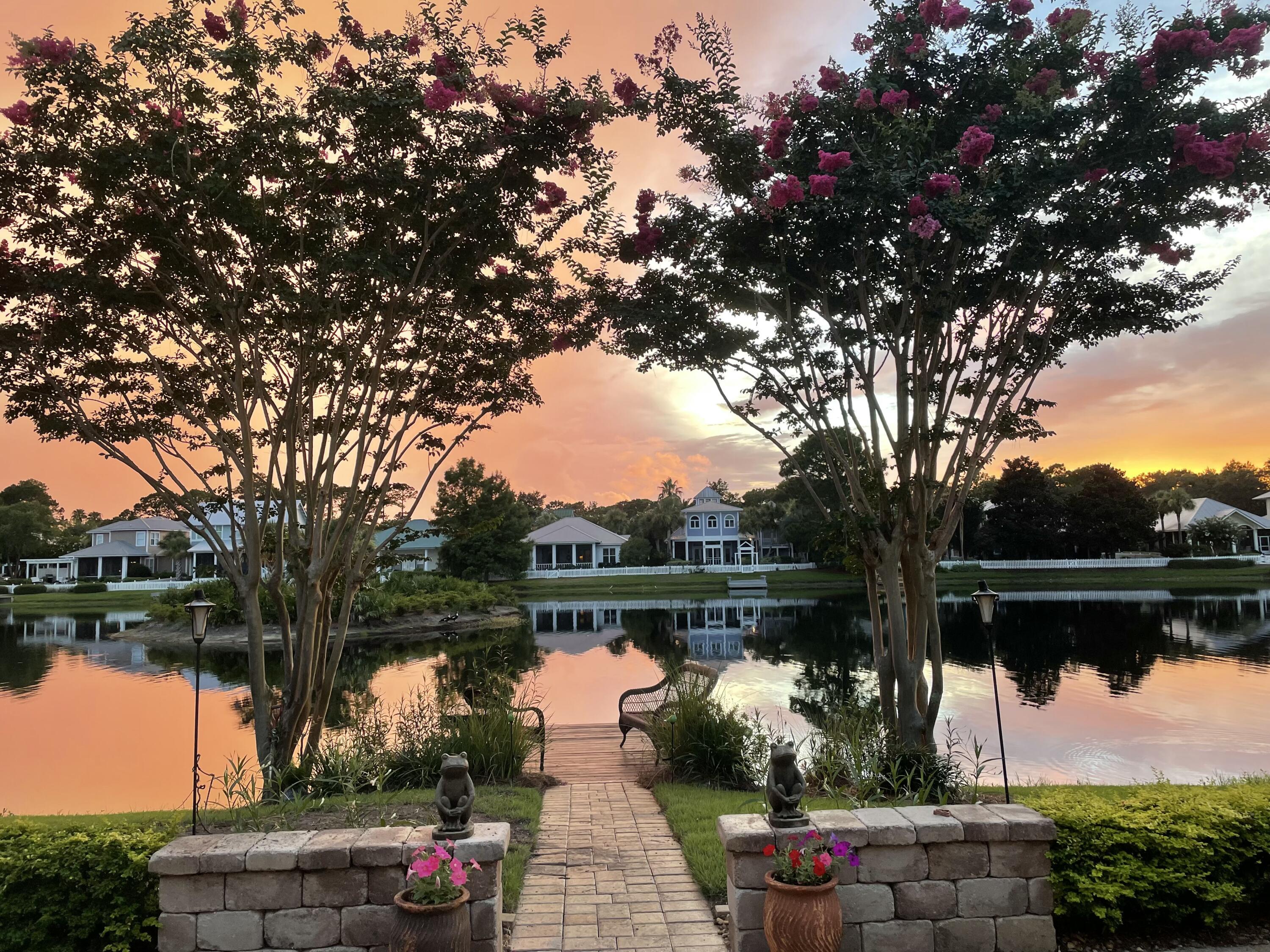 CRYSTAL LAKE - Residential