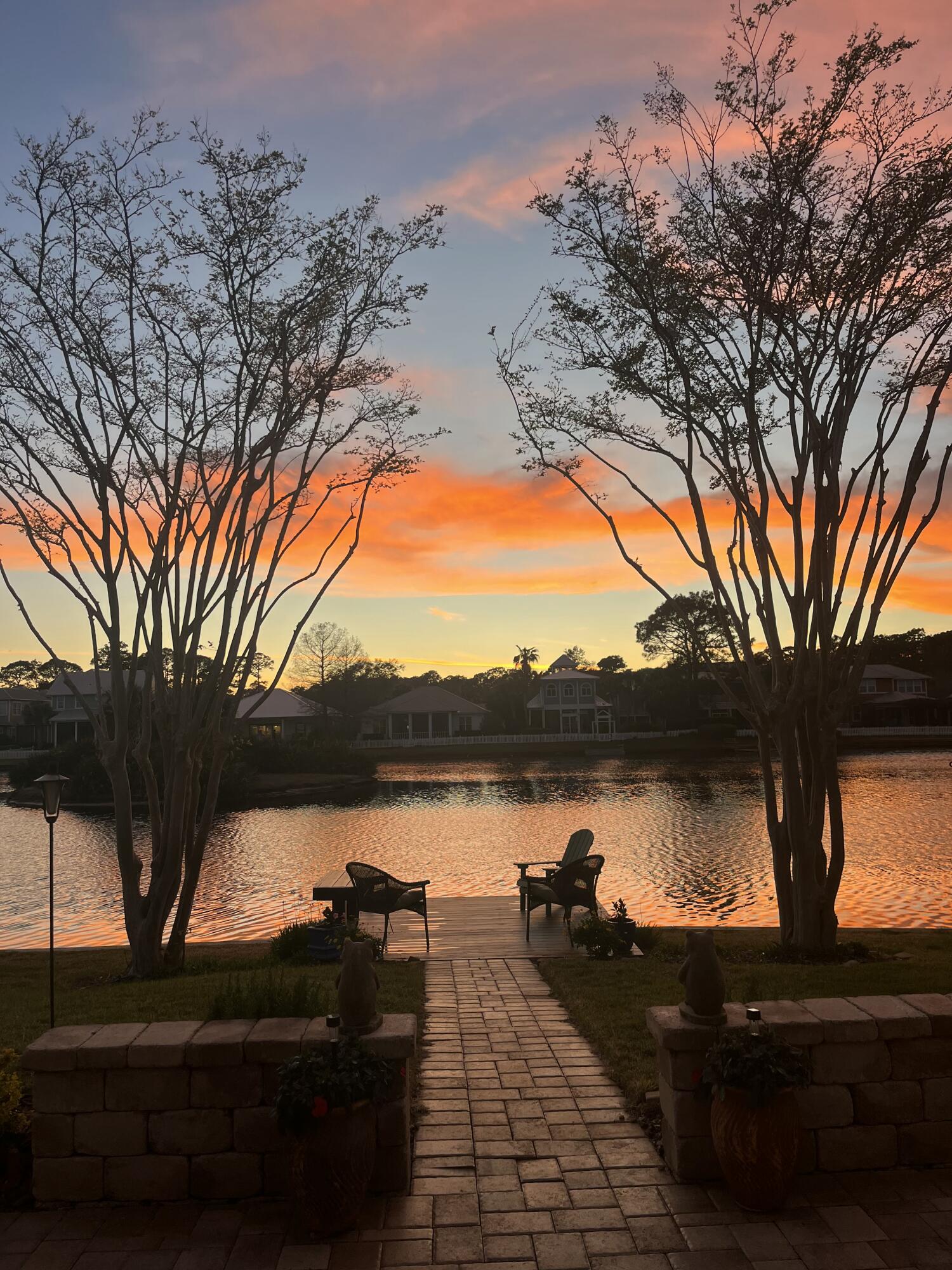 CRYSTAL LAKE - Residential