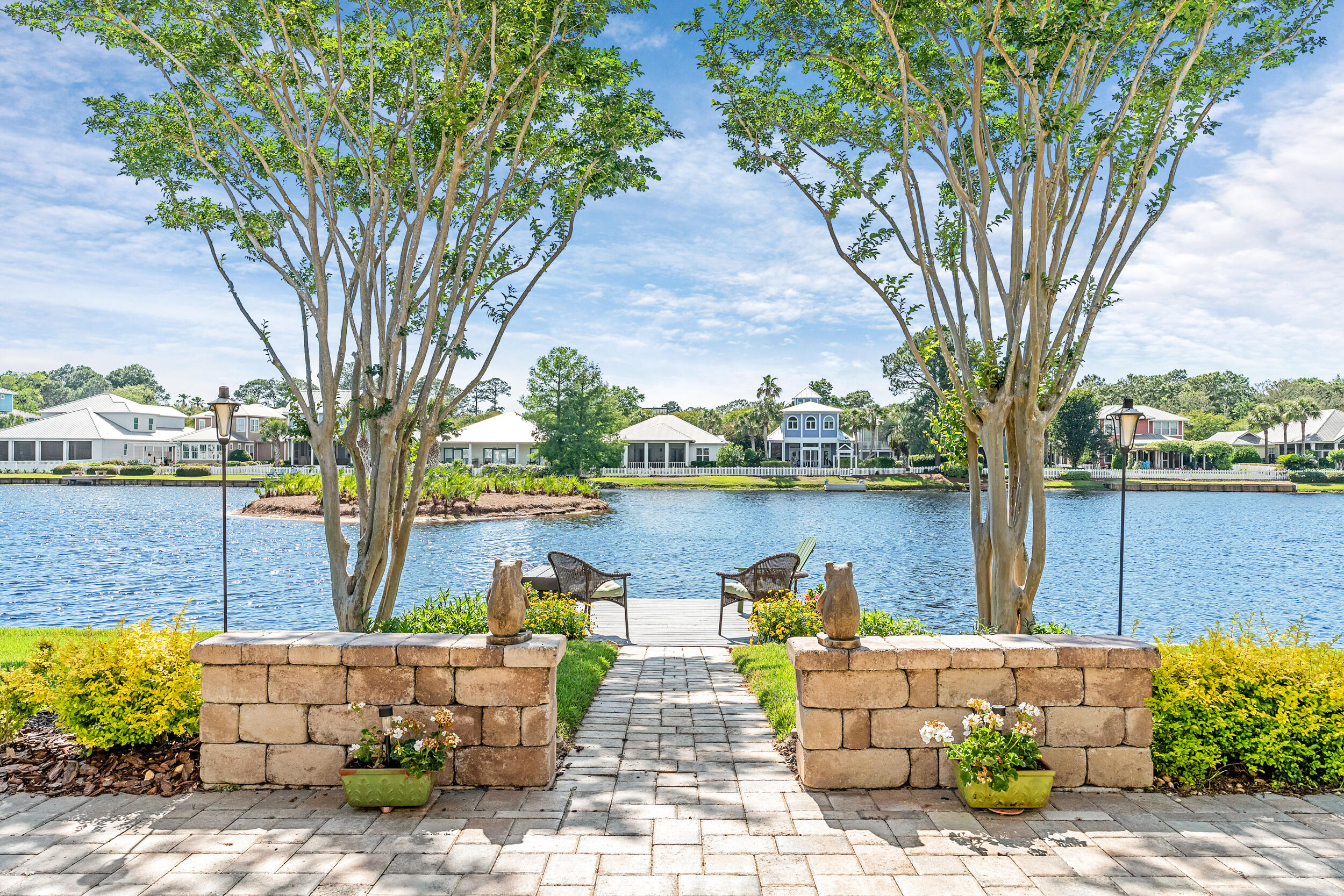 CRYSTAL LAKE - Residential