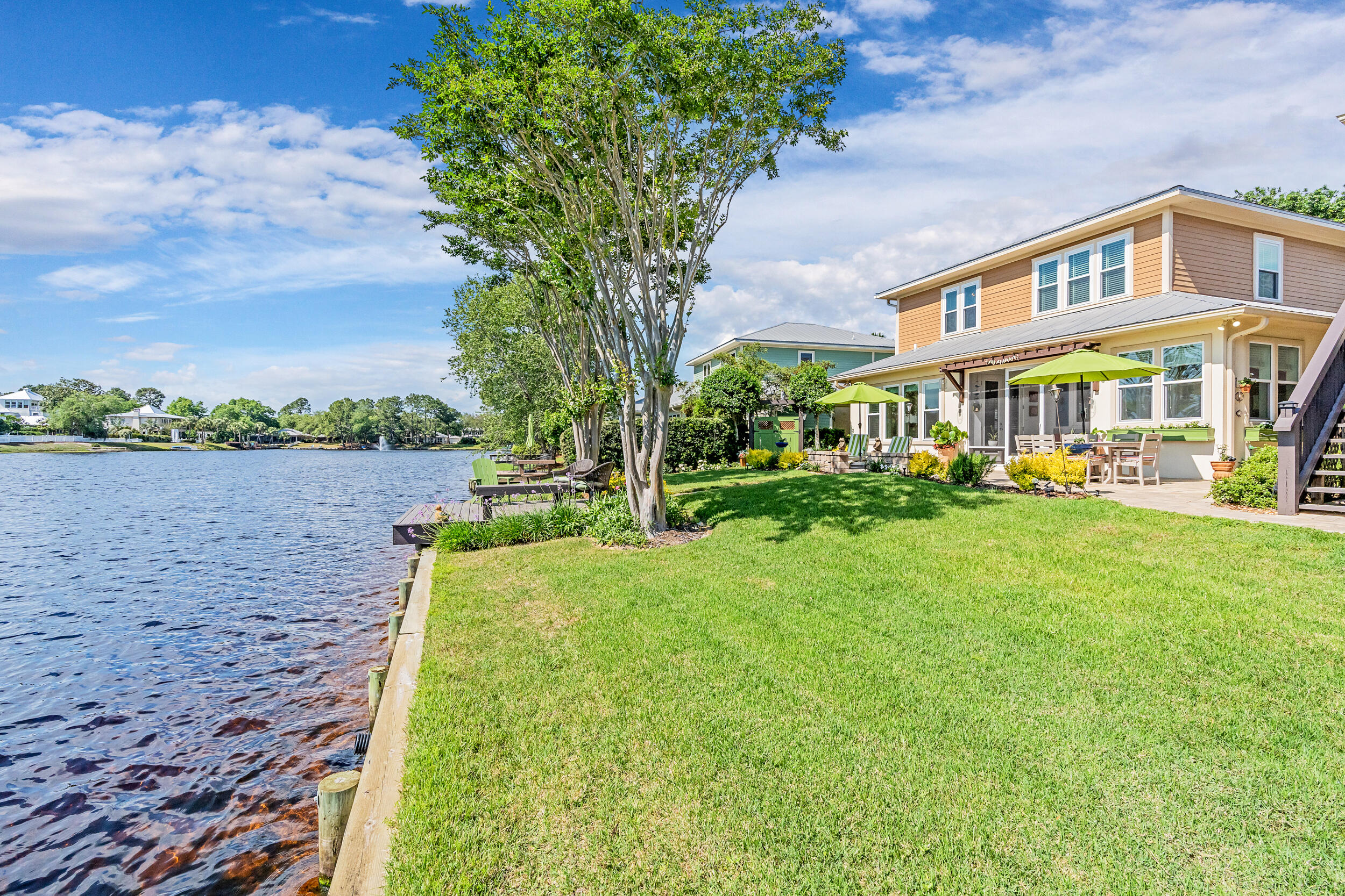CRYSTAL LAKE - Residential