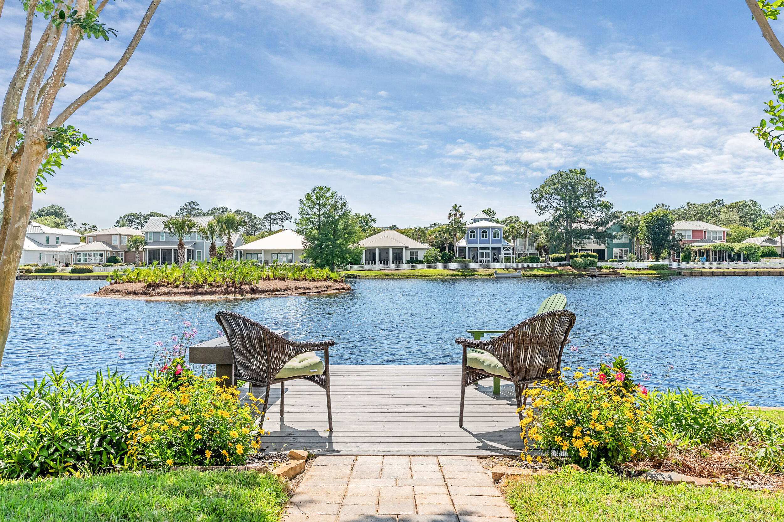 CRYSTAL LAKE - Residential