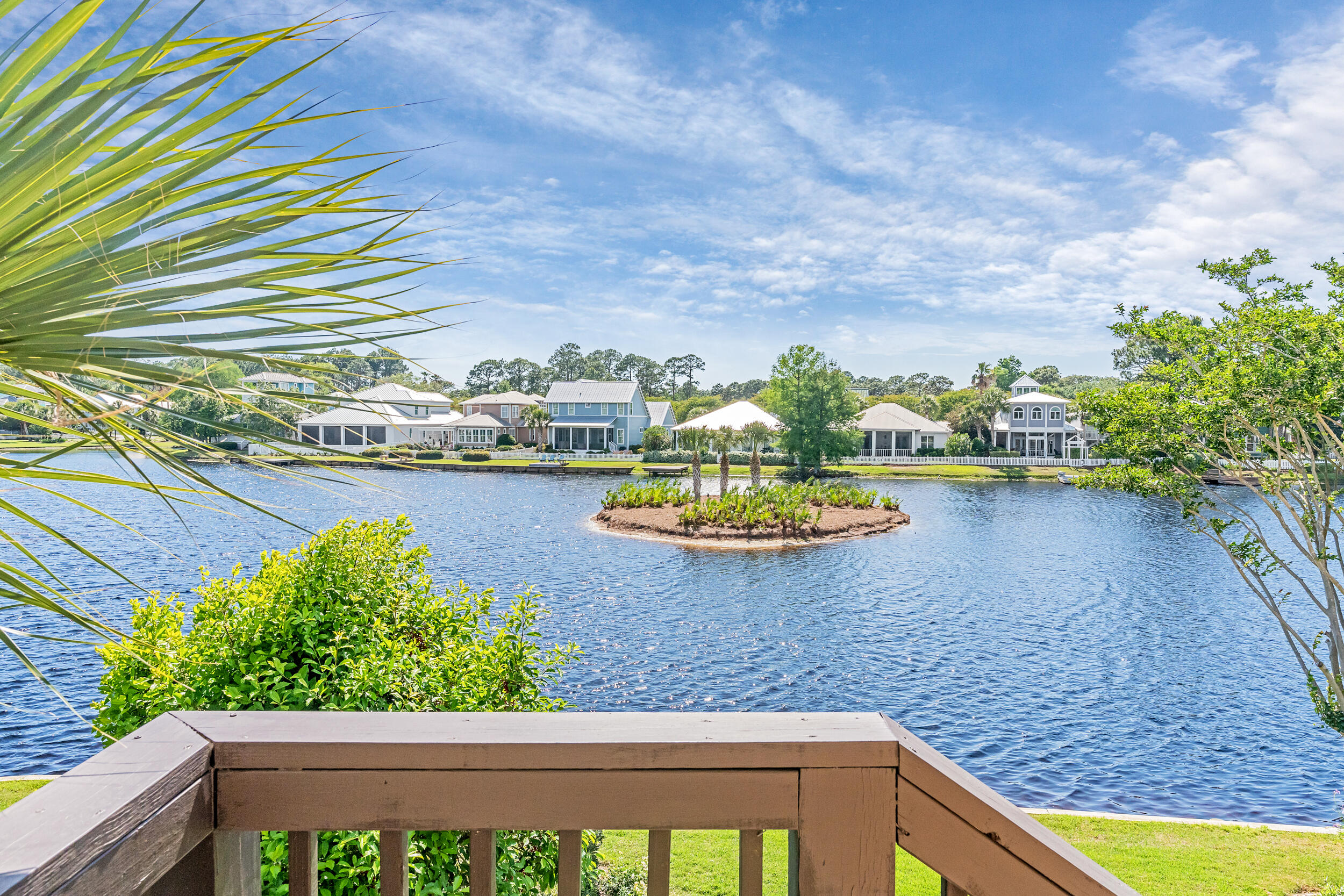 CRYSTAL LAKE - Residential