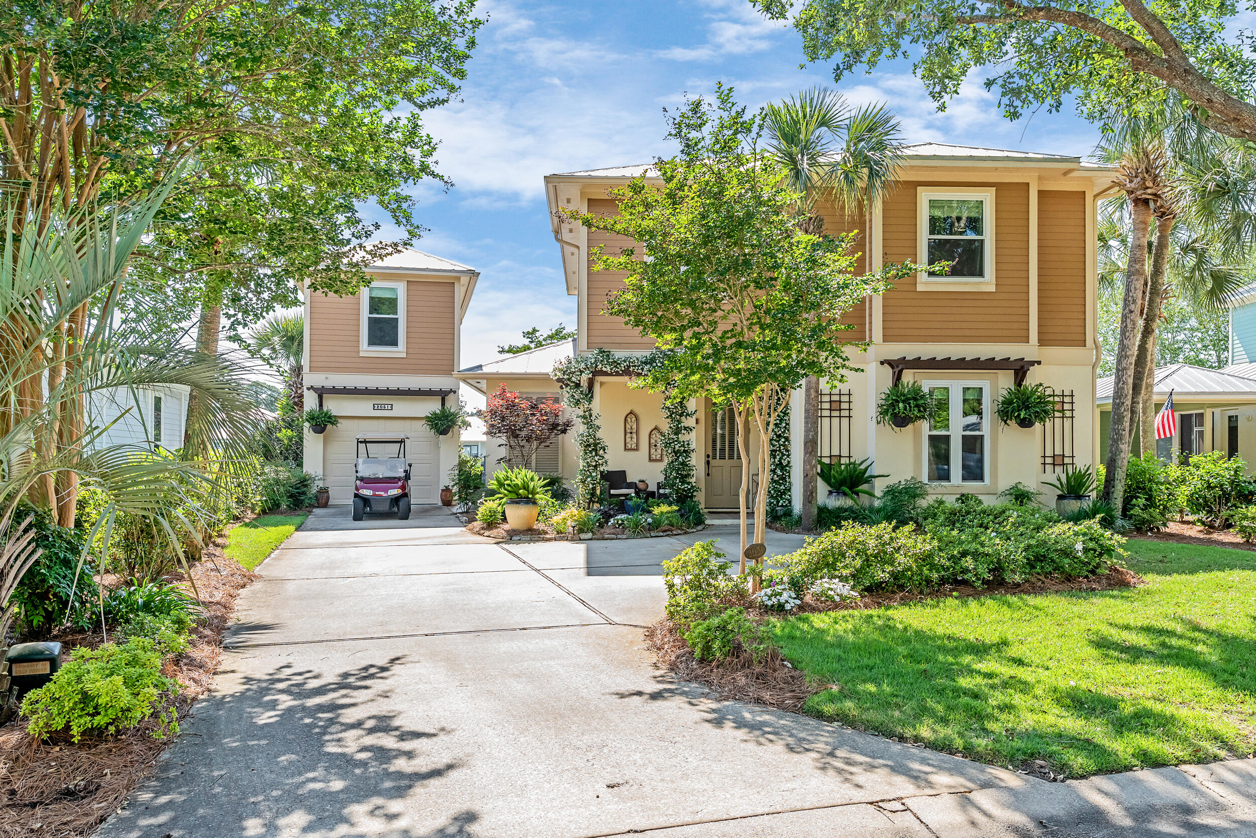 CRYSTAL LAKE - Residential