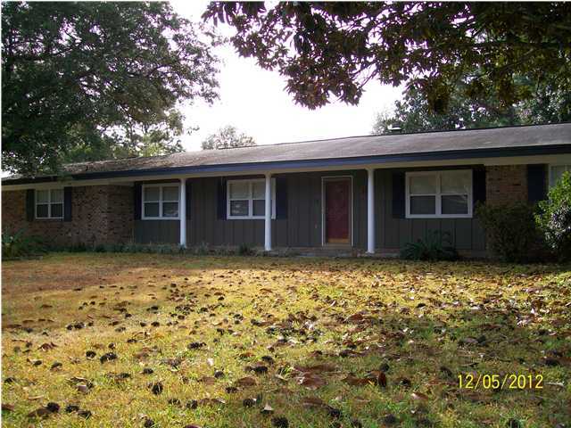 Completely remodeled, single story home, located in desirable Poquito Bayou. Travertine and wood floors. Stainless steel appliances and granite counter tops. Large, over-sized garage, and additional parking to rear of the house. Poquito Bayou offers a public boat launche and swimming area for all residents. Walking distance to Longwood Elementary School. Small pets only allowed (under 25 lbs) with a non-refundable pet fee.