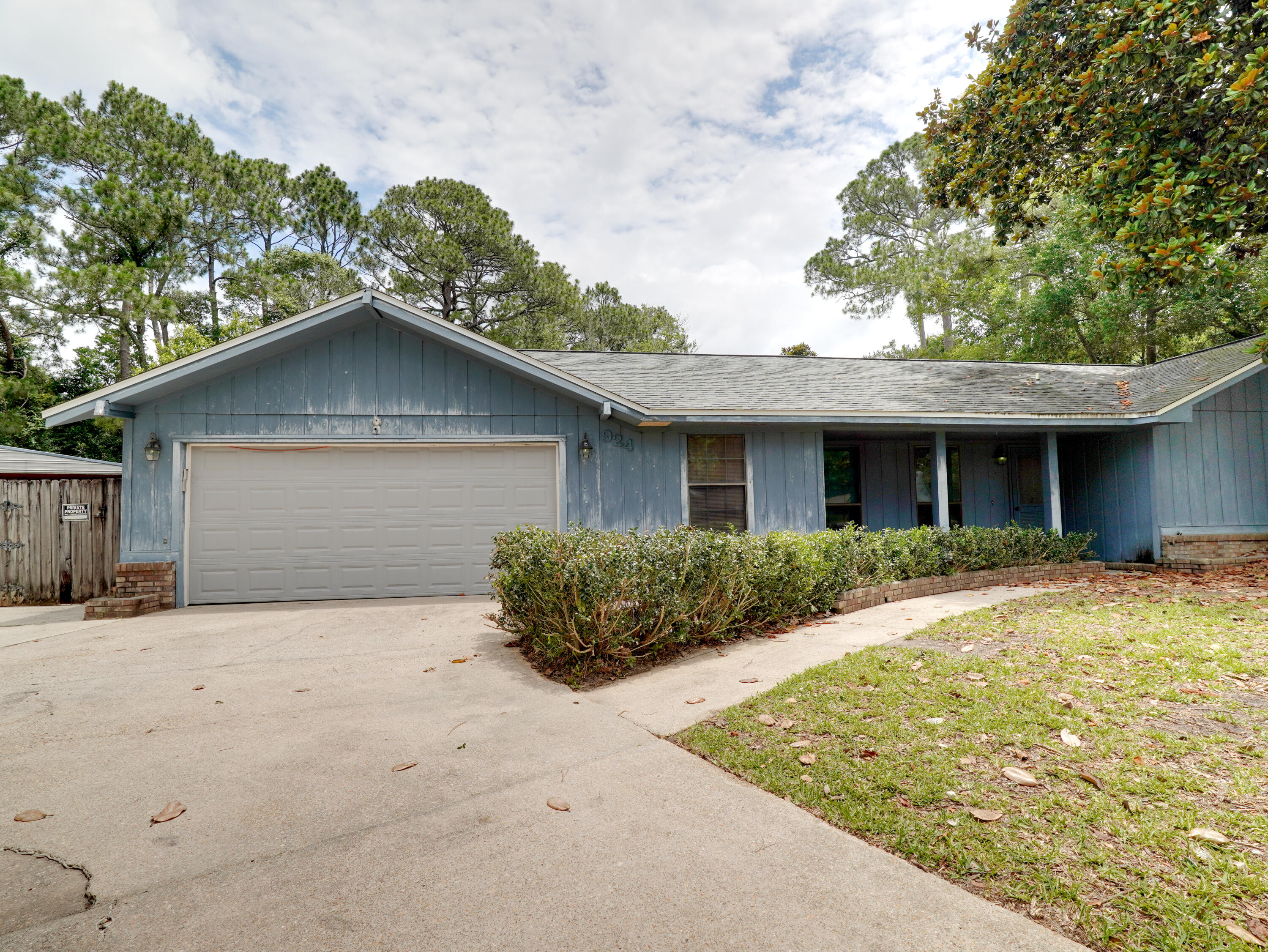 PINEWOOD ESTATES - Residential