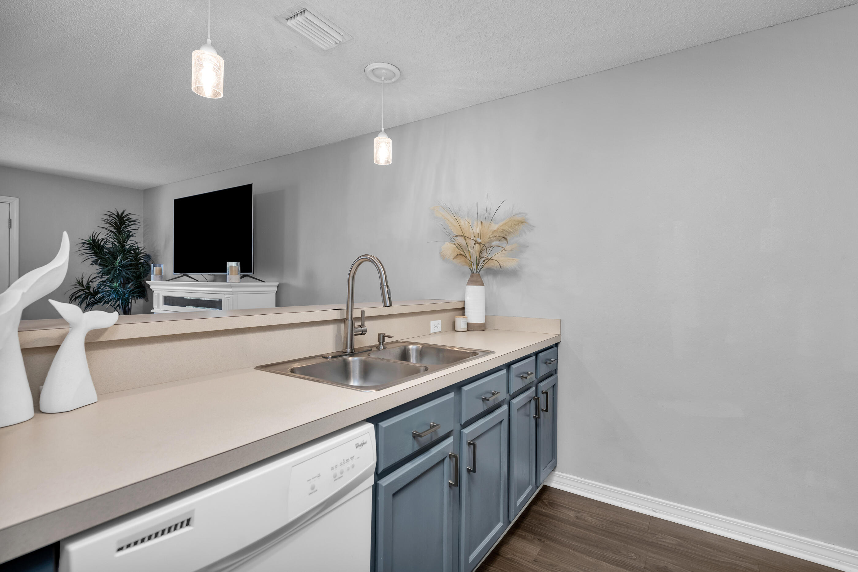 HOUSTON MANOR - Residential