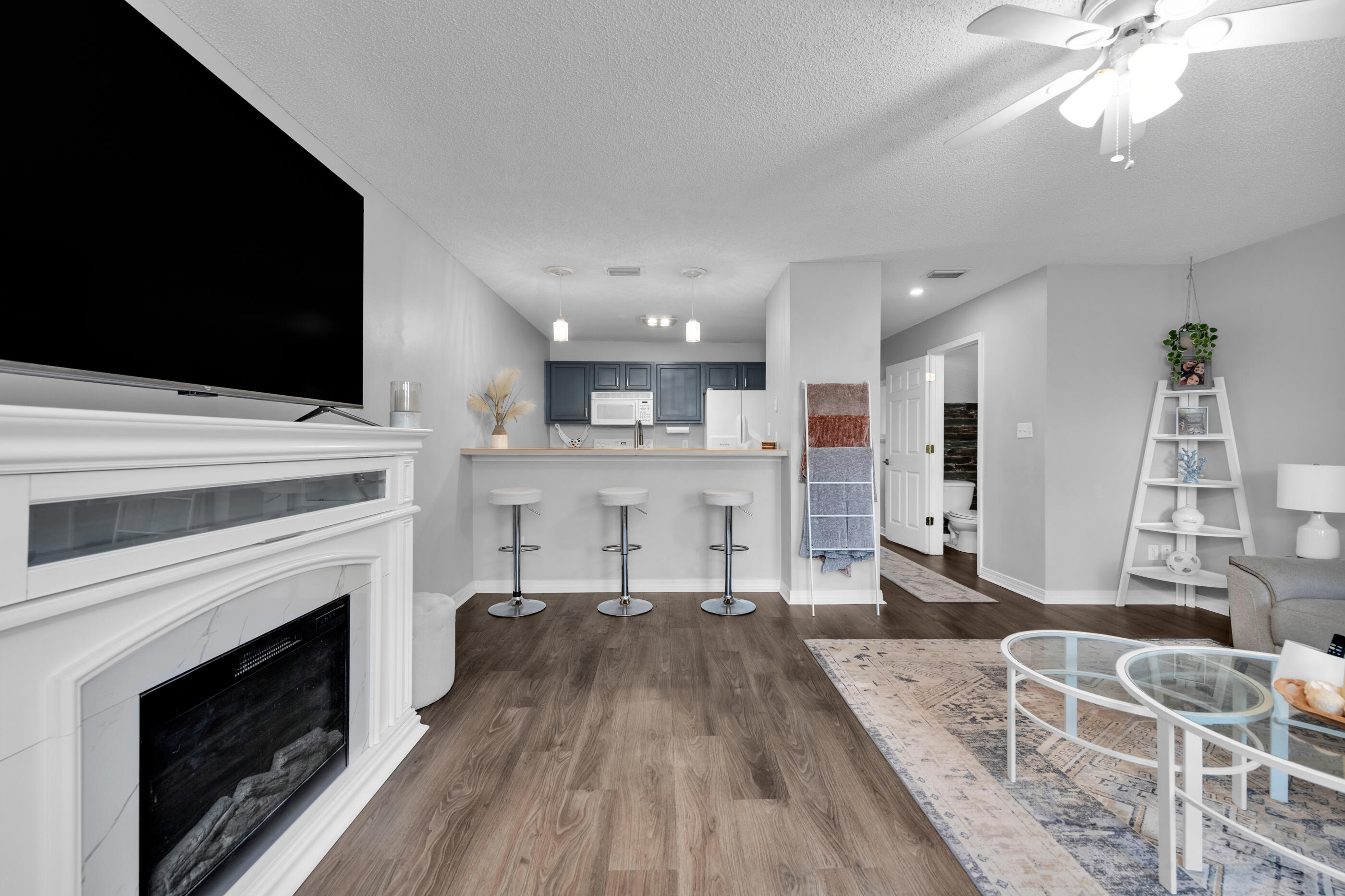 HOUSTON MANOR - Residential