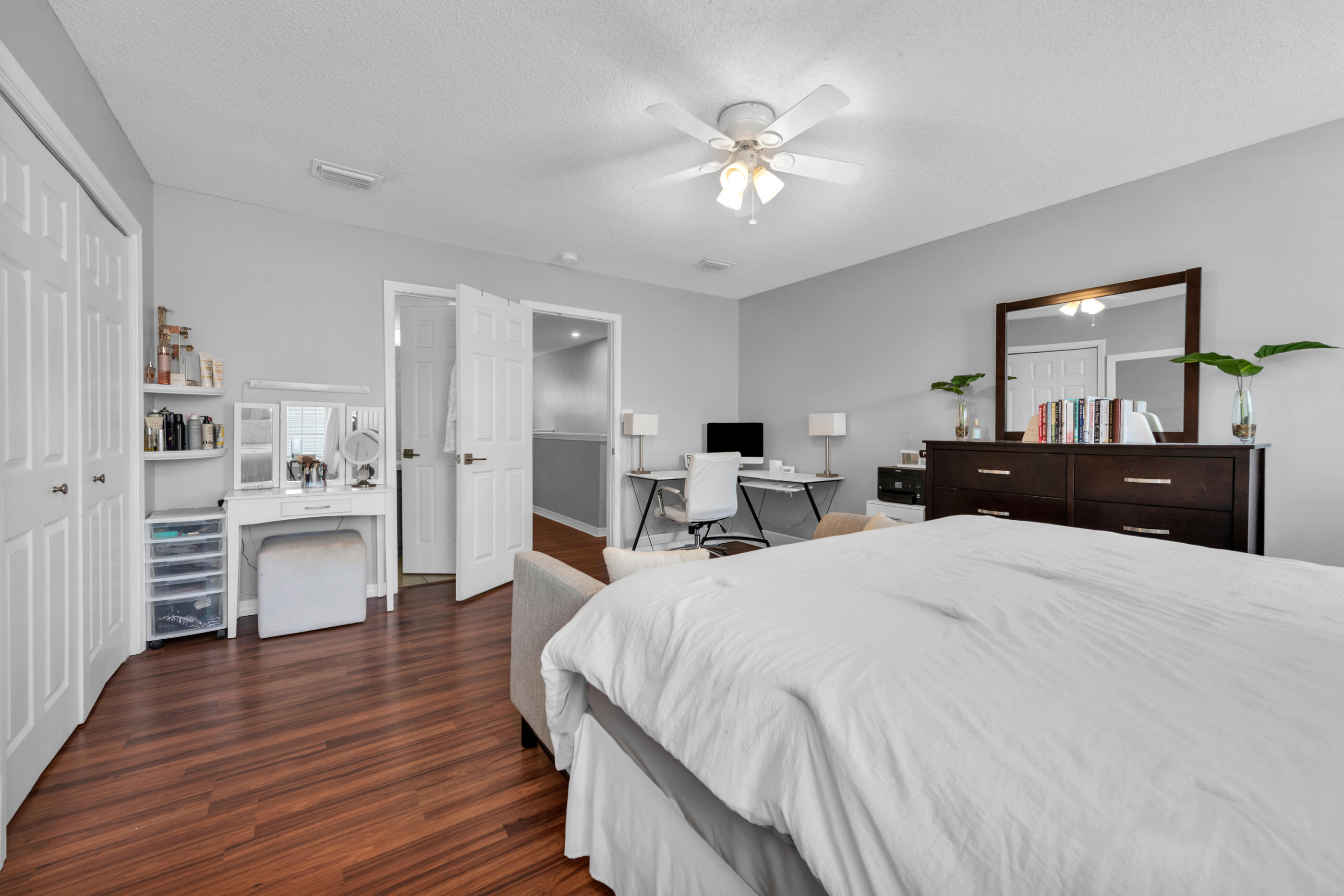 HOUSTON MANOR - Residential