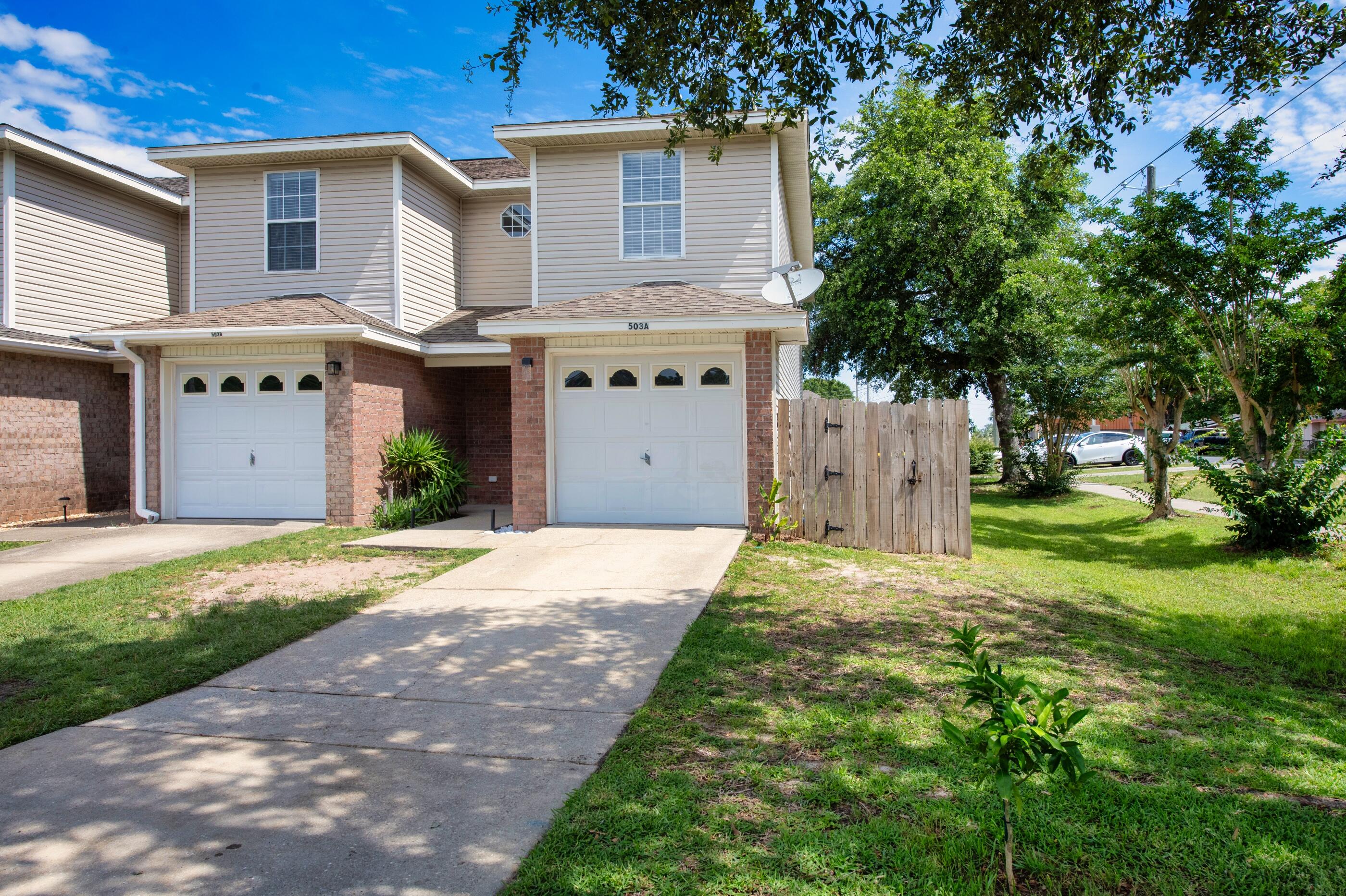 HOUSTON MANOR - Residential