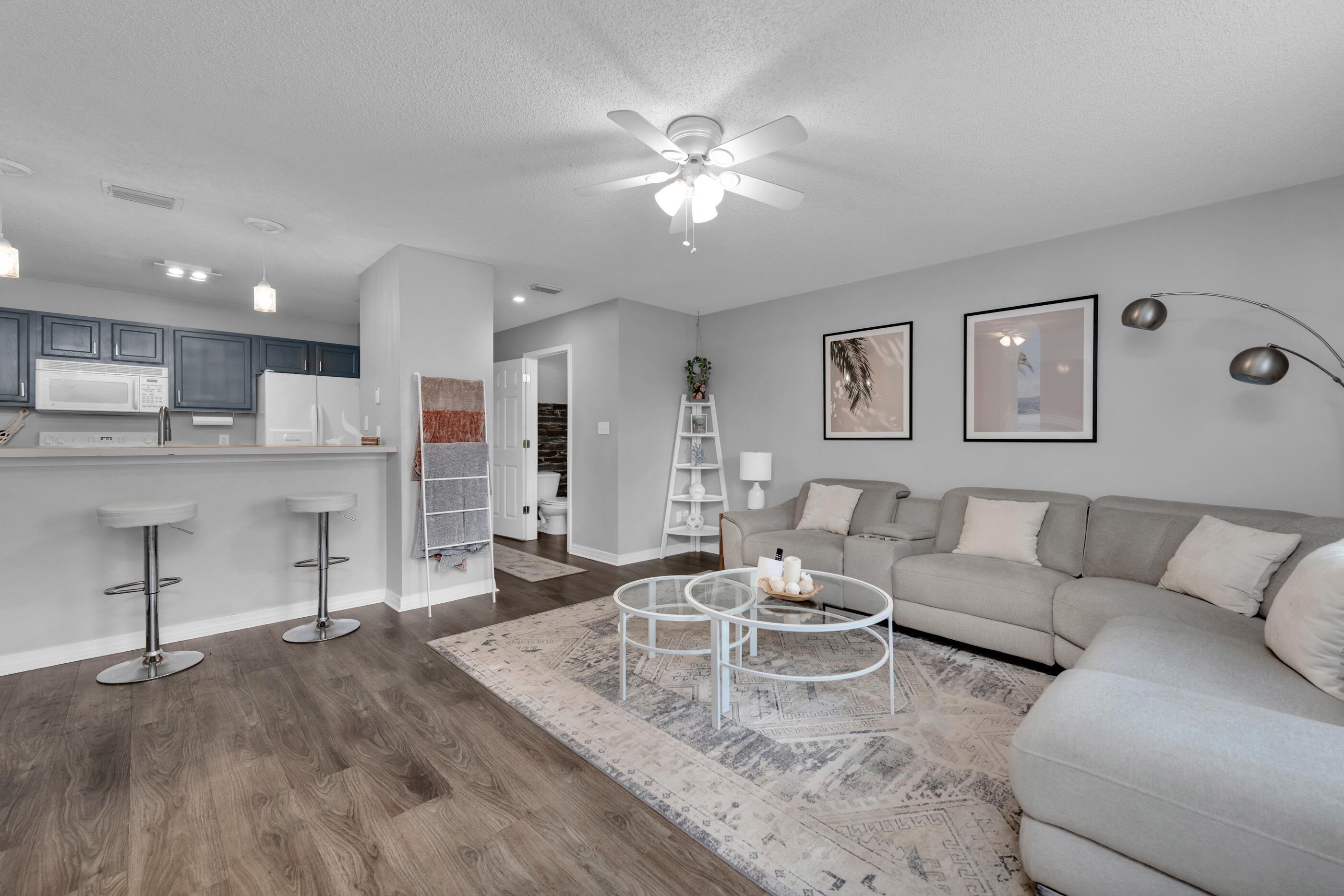 HOUSTON MANOR - Residential