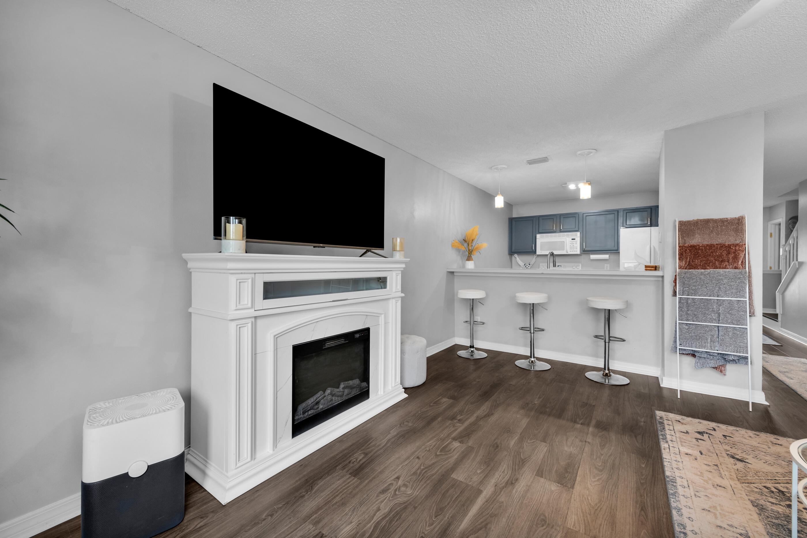 HOUSTON MANOR - Residential