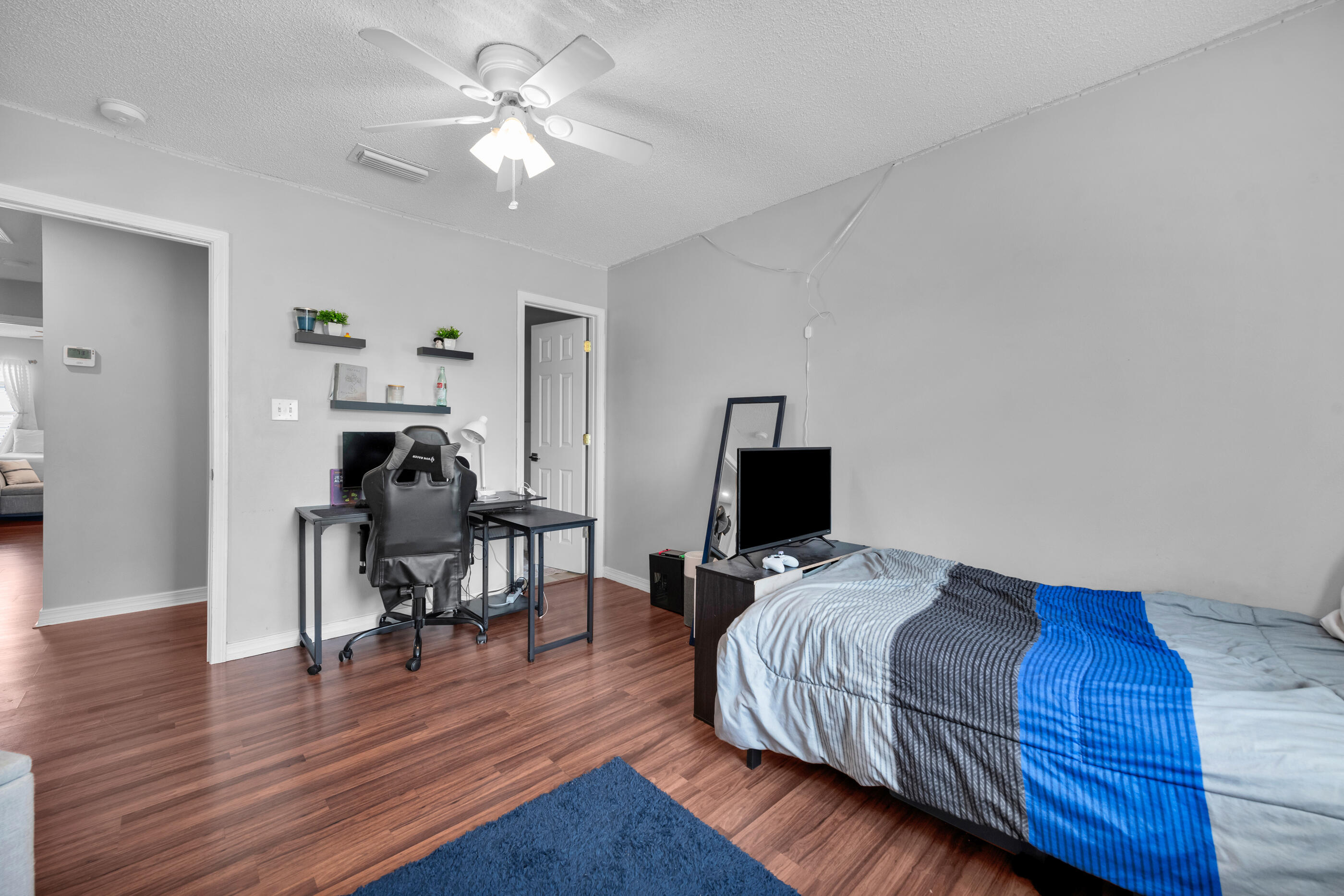 HOUSTON MANOR - Residential