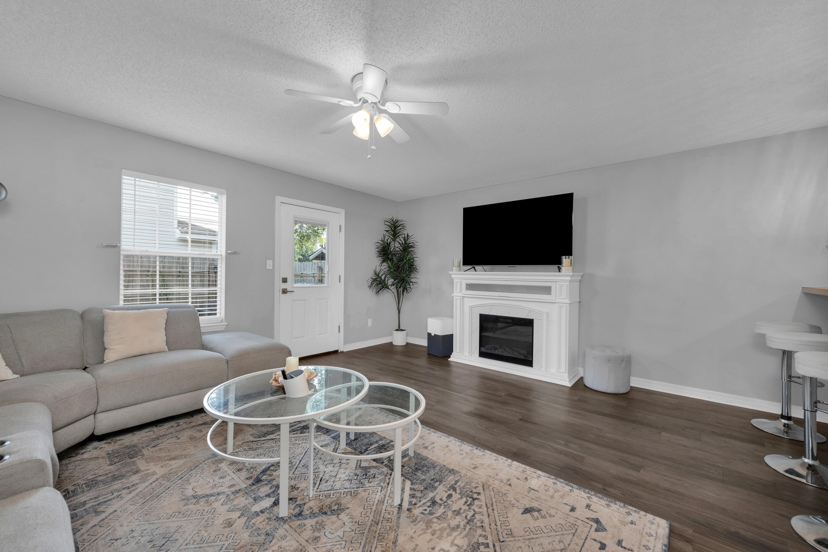 HOUSTON MANOR - Residential