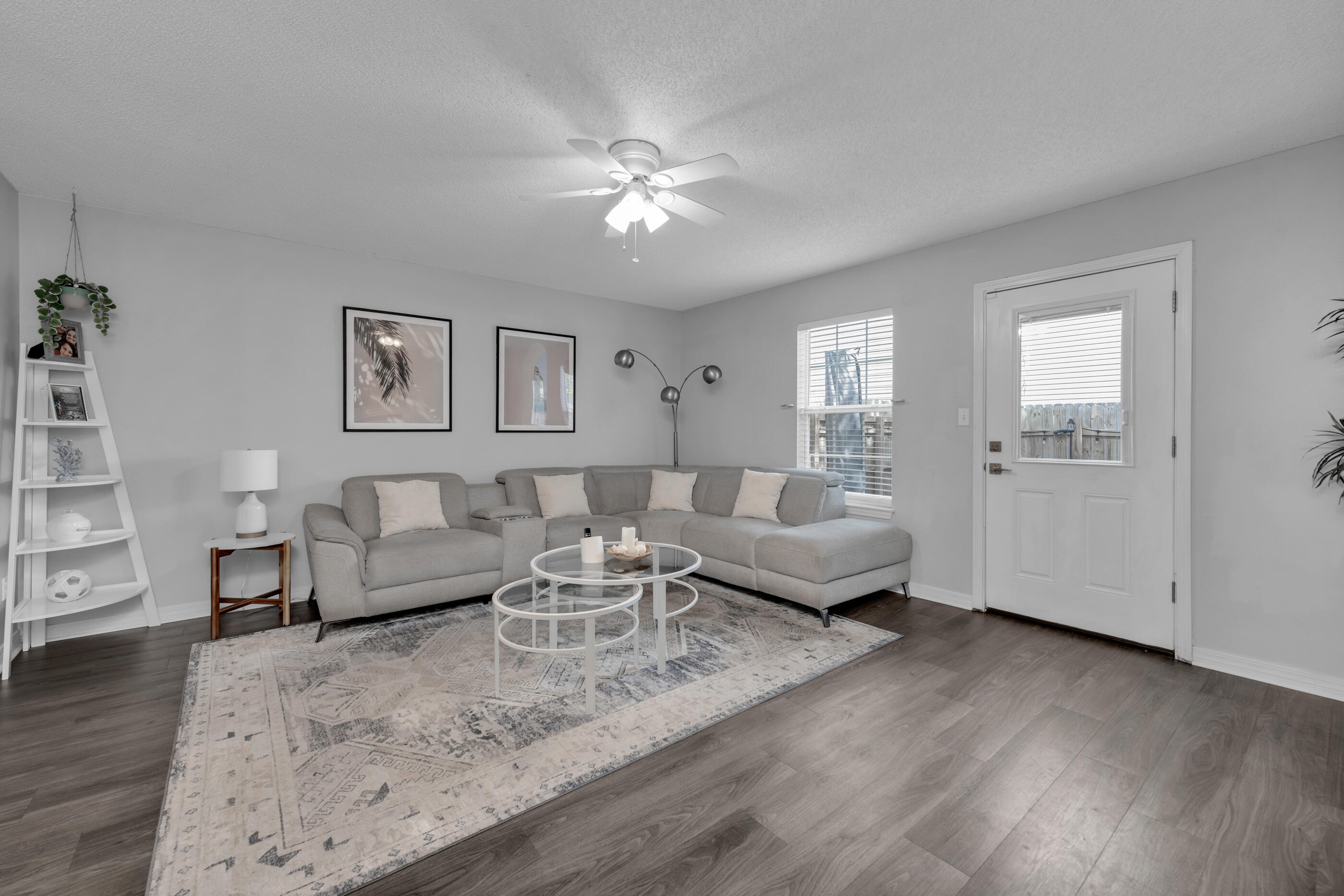 HOUSTON MANOR - Residential