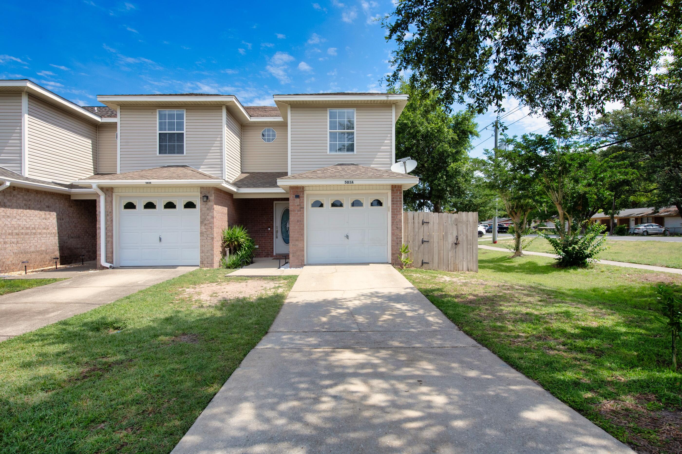 HOUSTON MANOR - Residential