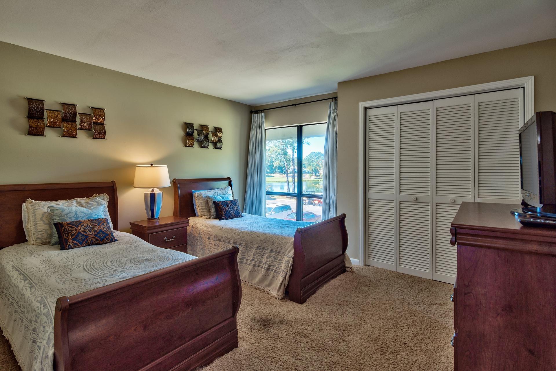 HARBOUR POINT CONDO - Residential
