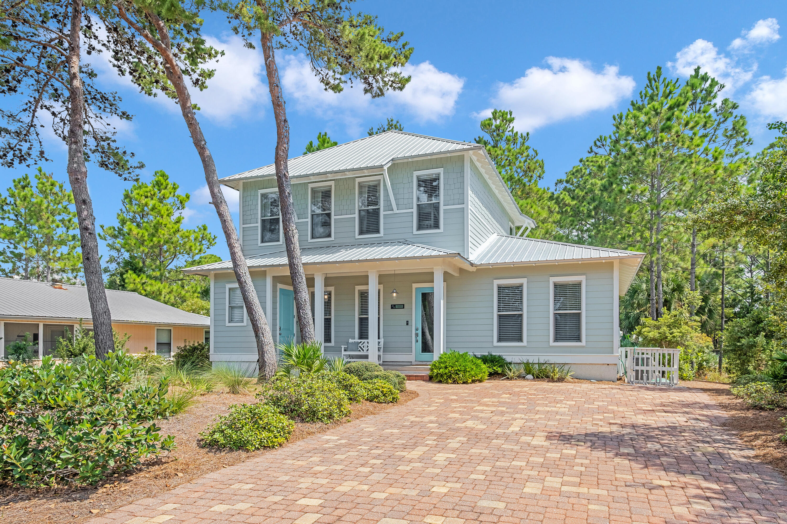 COTTAGES AT EASTERN LAKE - Residential