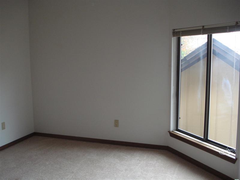 HIDDEN COVE T/H - Residential Lease