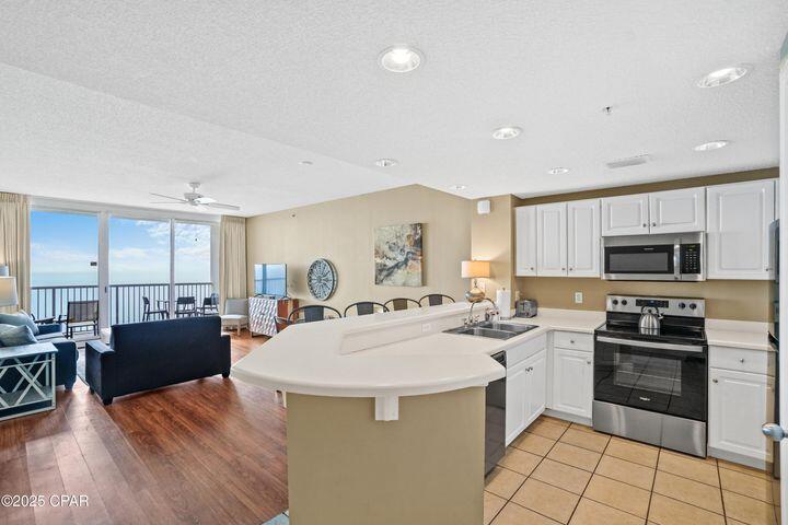 MAJESTIC BEACH TOWERS II - Residential