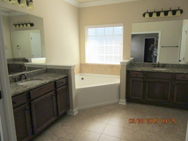 DUGGAN POND ESTATES - Residential Lease