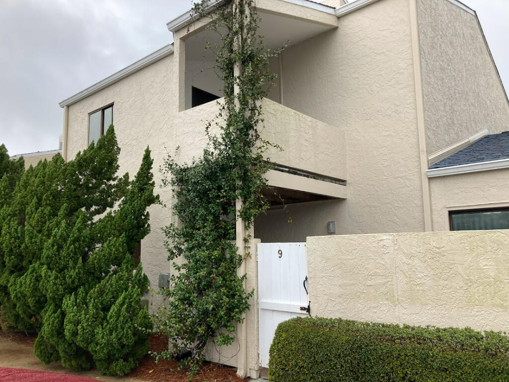 Fantastic 2600 sqft condo in the heart of Destin on Gulf Shore Drive.
3 bedrooms, 3 baths, and 3 levels of living.
Also has 2 patios and 2 decks with views of the harbor and a very short walk to the beach.
Make this your vacation spot or an Air BnB.
Most furnishings can stay if desired, so a turnkey opportunity. Large pool and tennis courts included.