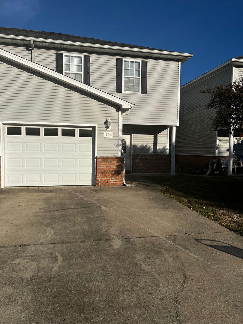 EAGLES NEST - Residential Lease