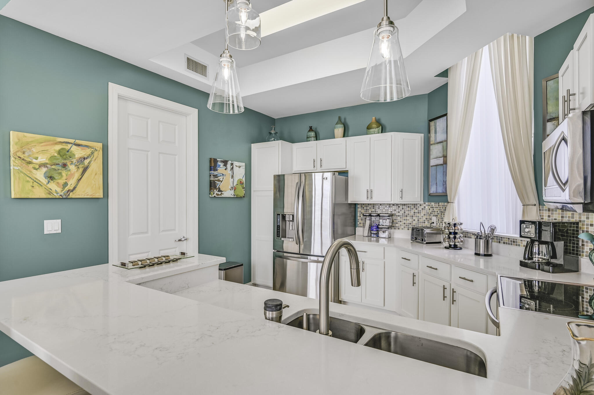 SILVER BEACH TOWERS - Residential