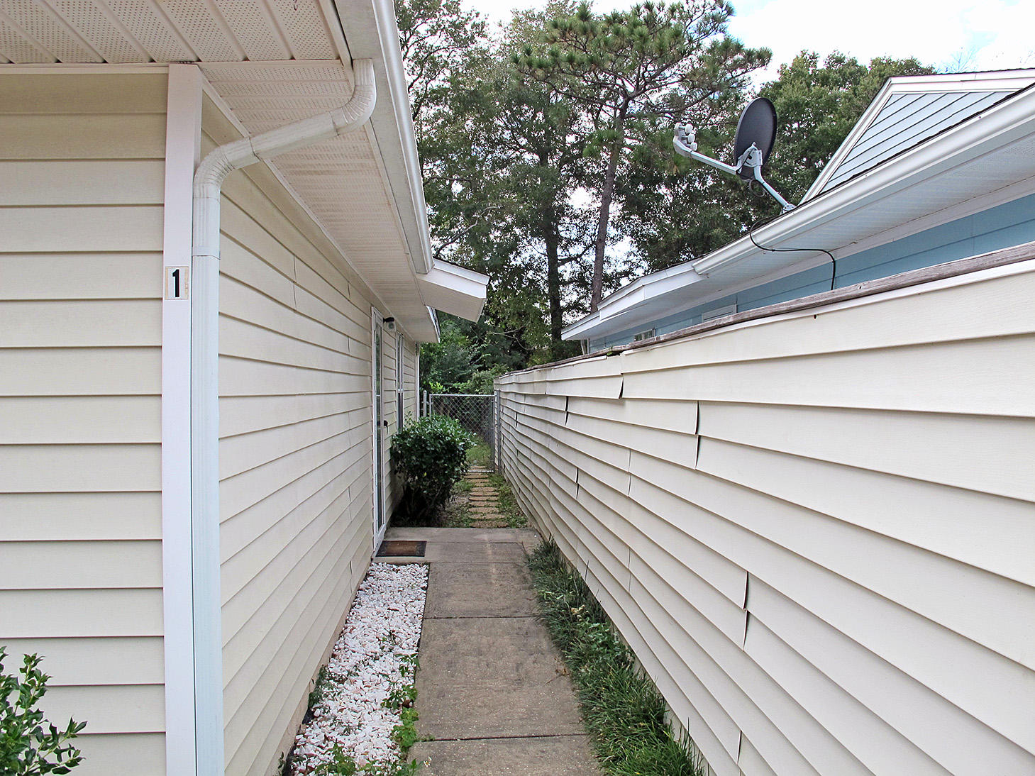CARMEL VILLAGE T/H - Residential Lease