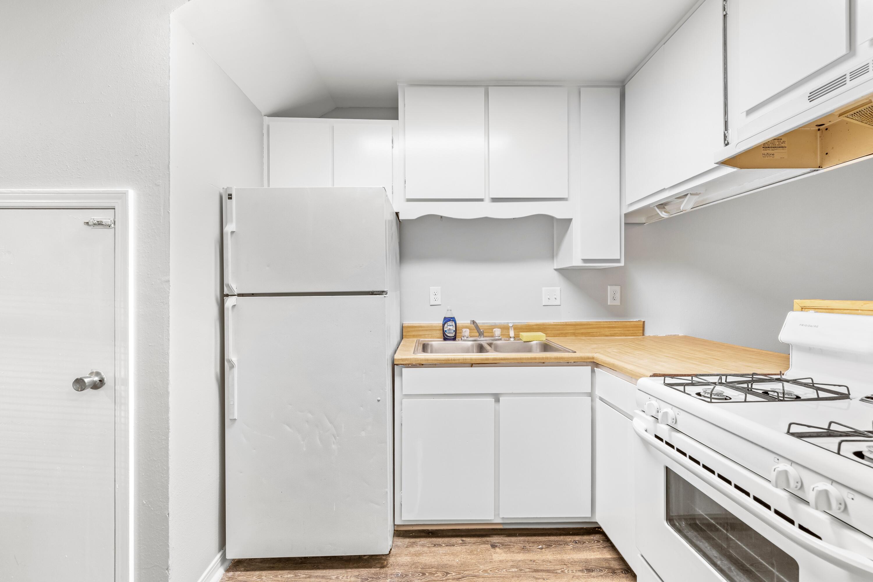 metes and bounds - Residential Lease