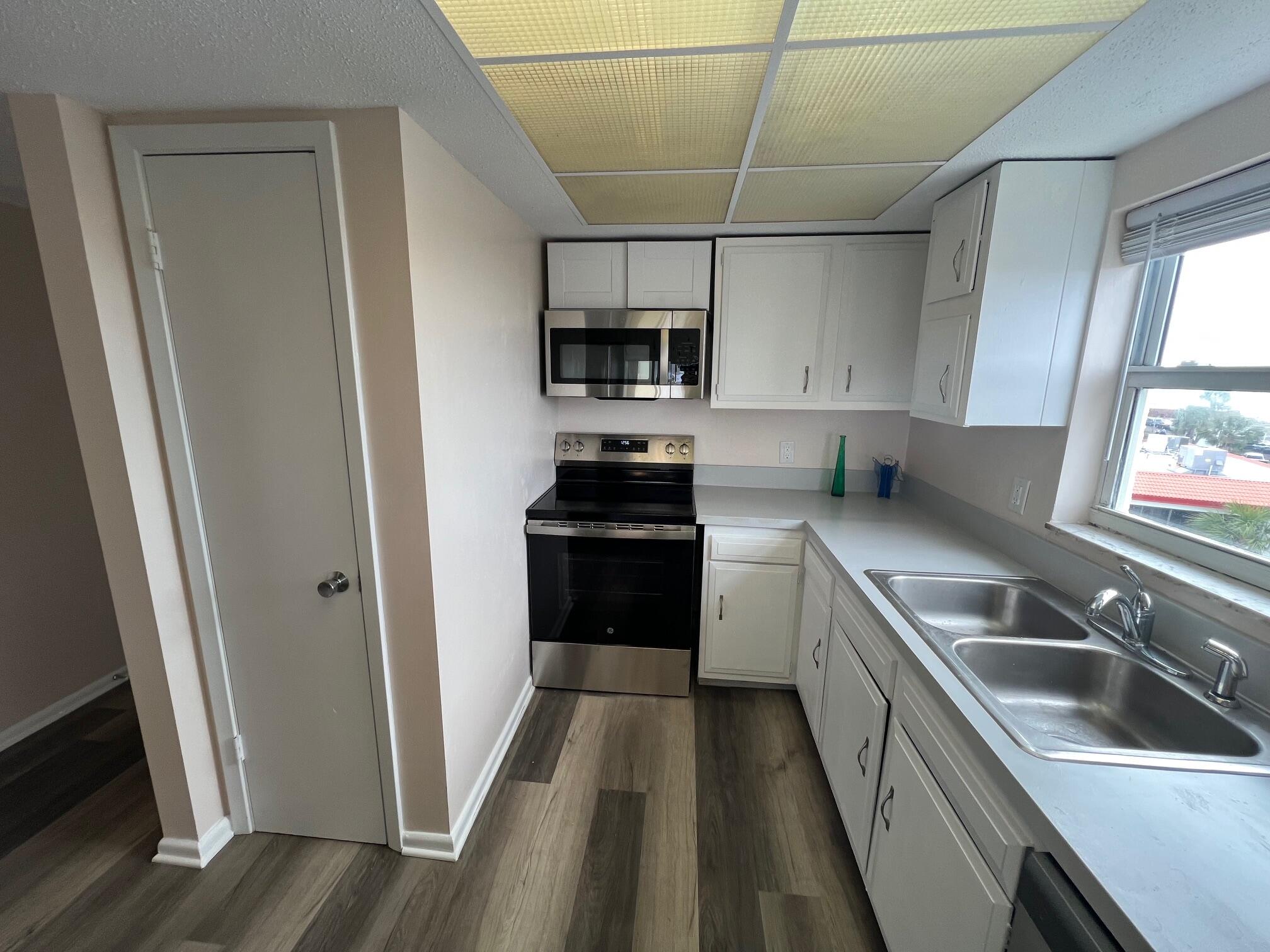 EL MATADOR CONDO - Residential