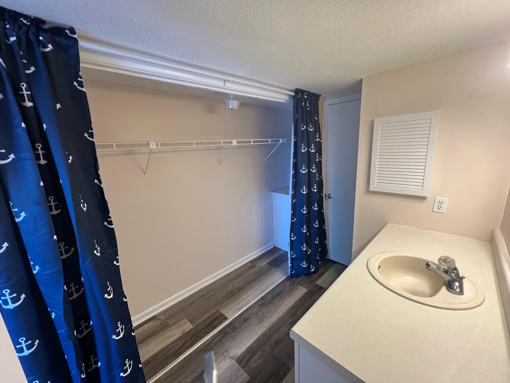 EL MATADOR CONDO - Residential