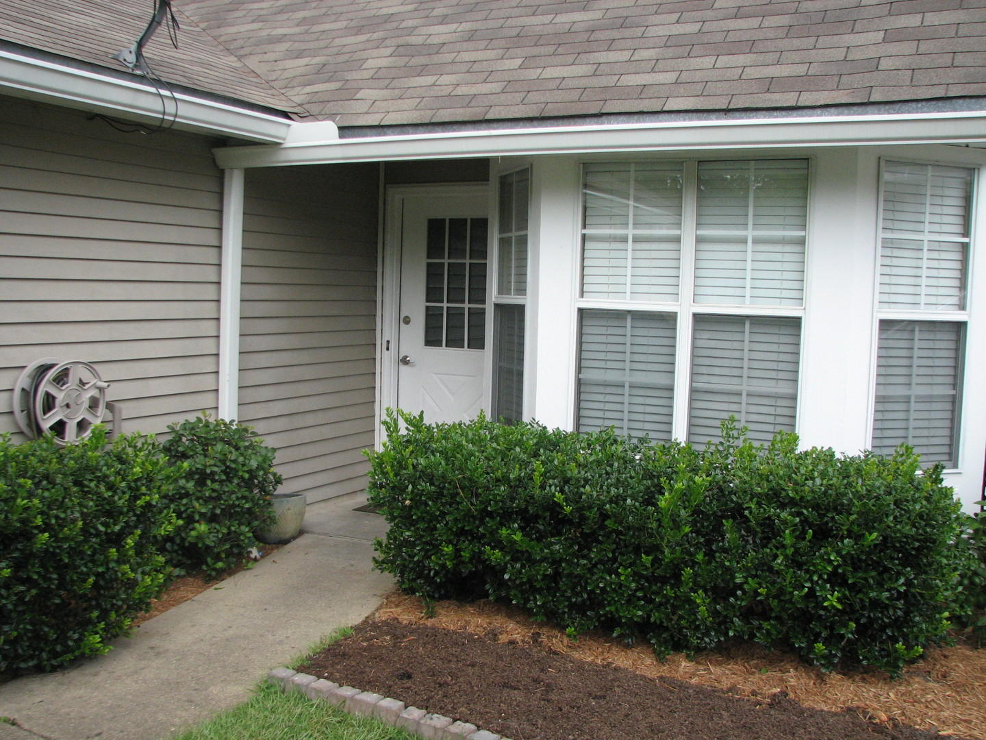 Available September 1st...These terrific town homes do not come on the market often and they go just as quickly as they come on. This is a great unit with lots of storage and a very comfortable floor plan, located close to the community pool. Emerald Gardens is a very clean and very convenient location just a quick drive to Hurlburt and only about 10 minutes to Eglin. The Okaloosa College is just around the corner. Easy living here as the lawn maintenance is covered monthly. These are some of the nicer townhouses in the area and this one has a nicely sized one-car garage.No inside smoking. Pets allowed with owner approval and $400 non-refundable pet fee. Call today!