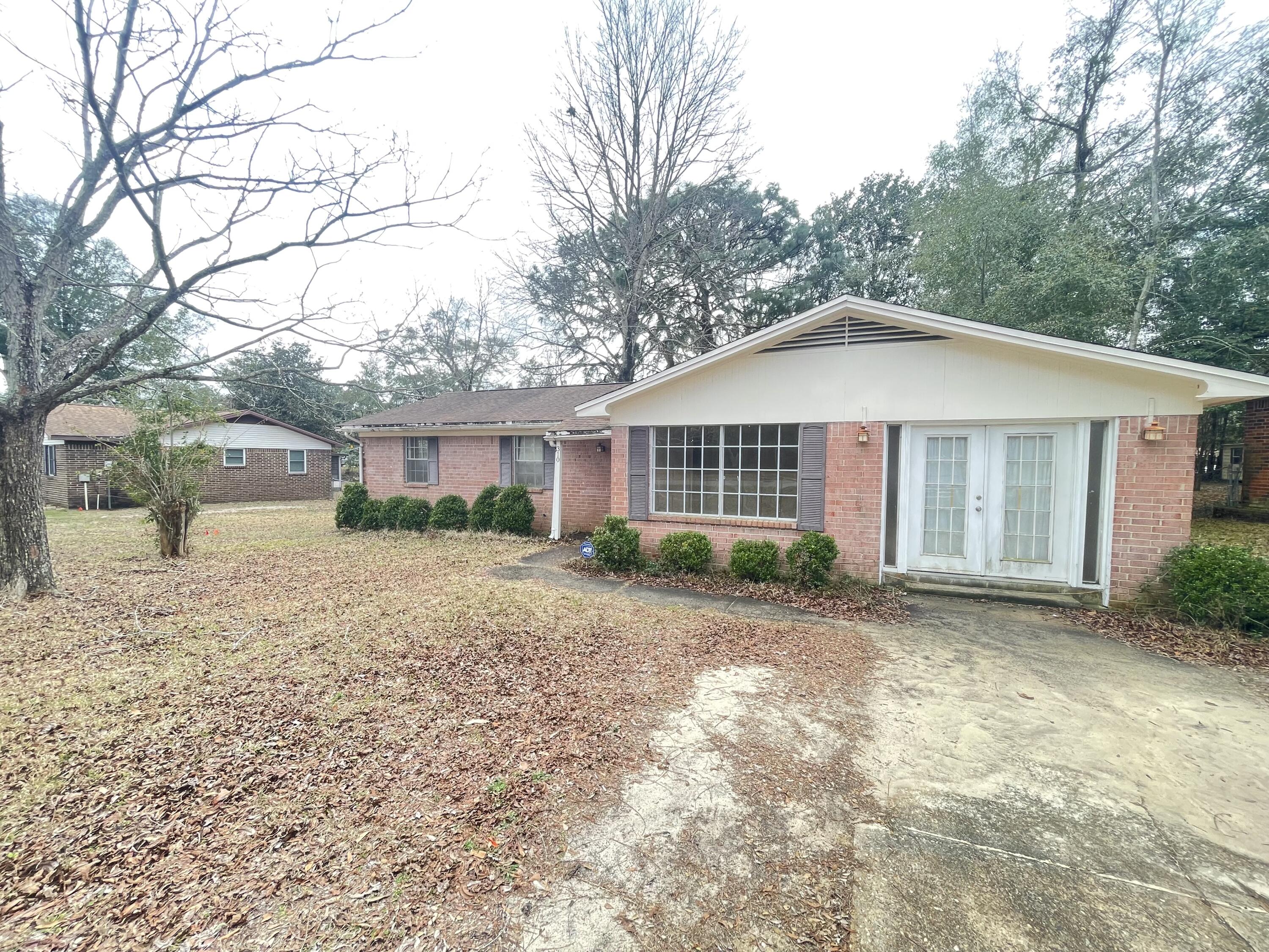 If you are looking for a house with an amazing kitchen, great location and affordable price you won't want to miss this 3 bedroom, 2 bath home! Located in the heart of Niceville - convenient to nearby military bases, highly ranked schools and a short drive to the beaches - this house is move-in ready! Large, custom kitchen, offering oak cabinets, large island, gas range, and ample pantry and counter space. A HUGE (20x30) workshop/storage building is located on the back of the property - offering 110v and 220v power with endless possibilities. If you are looking for the small-town feeling - look no further. Walk to the high school football games in the Fall or walk to the grocery store. This home is also within walking distance to all schools! Call today!