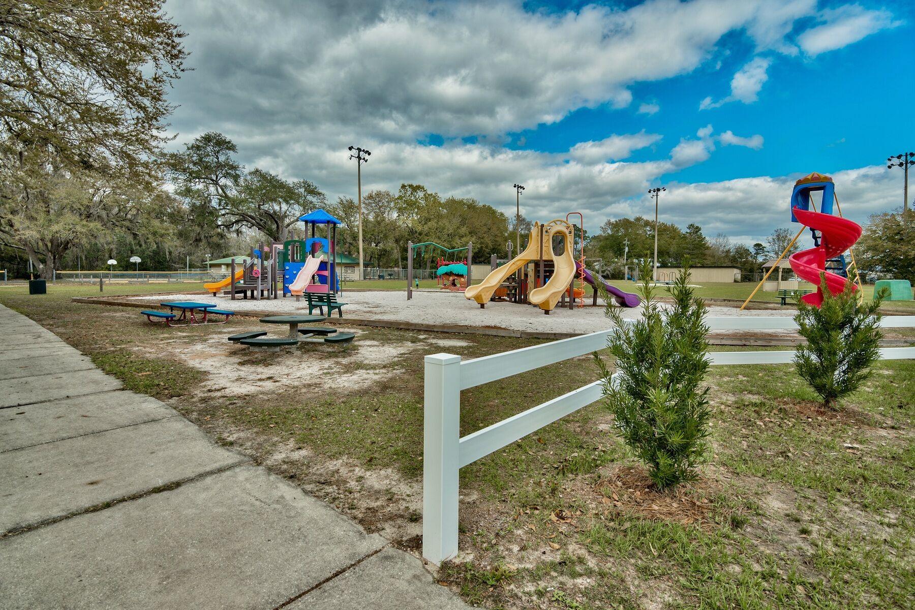 HAMMOCK OAKS ESTATES - Land
