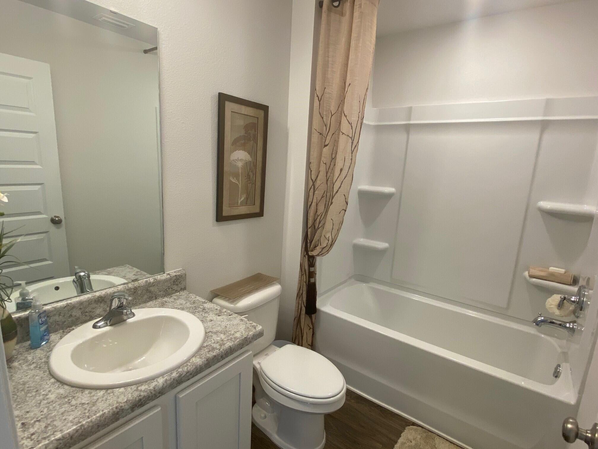 LAKERIDGE EST - Residential
