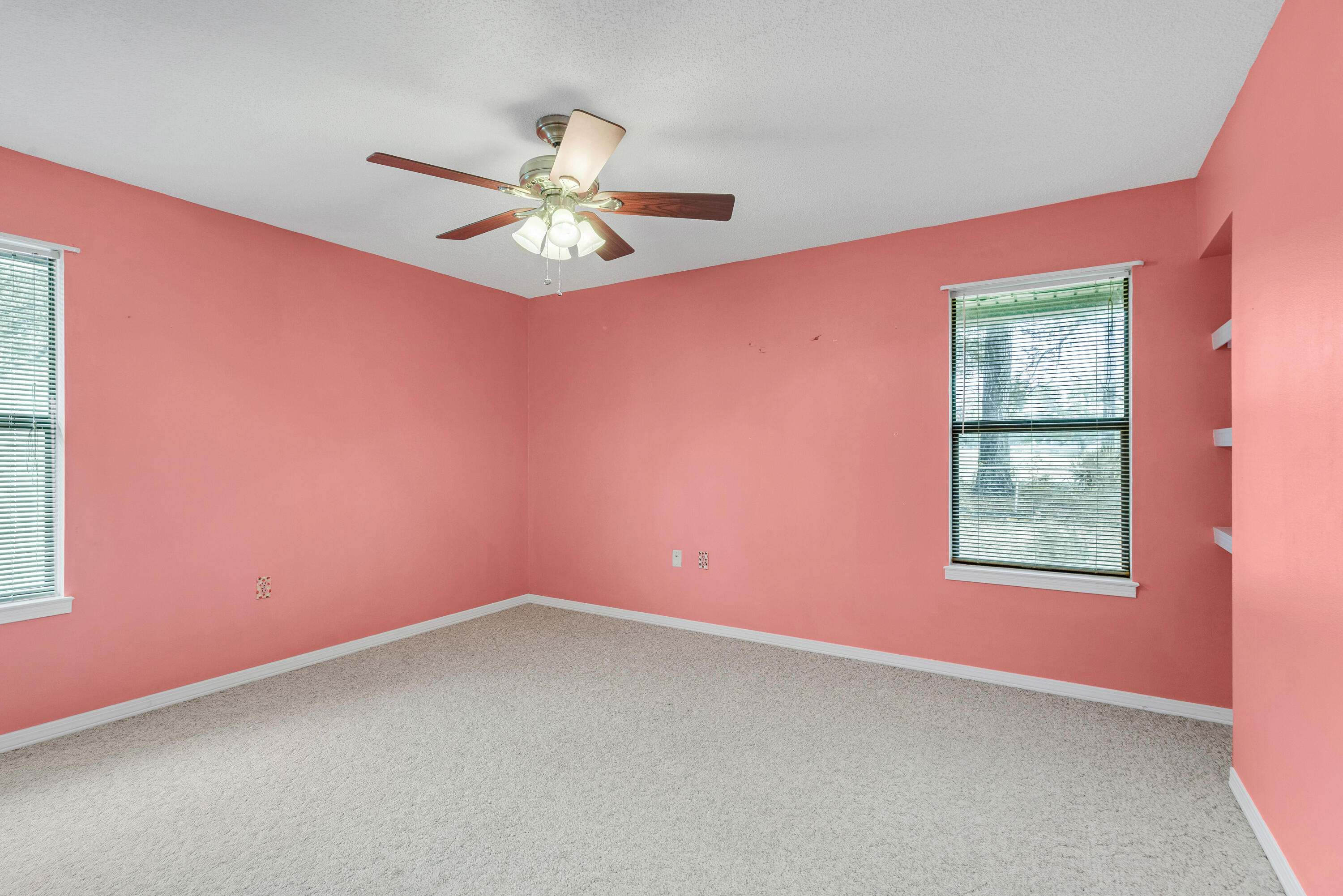 LAKE LORRAINE ESTATES - Residential