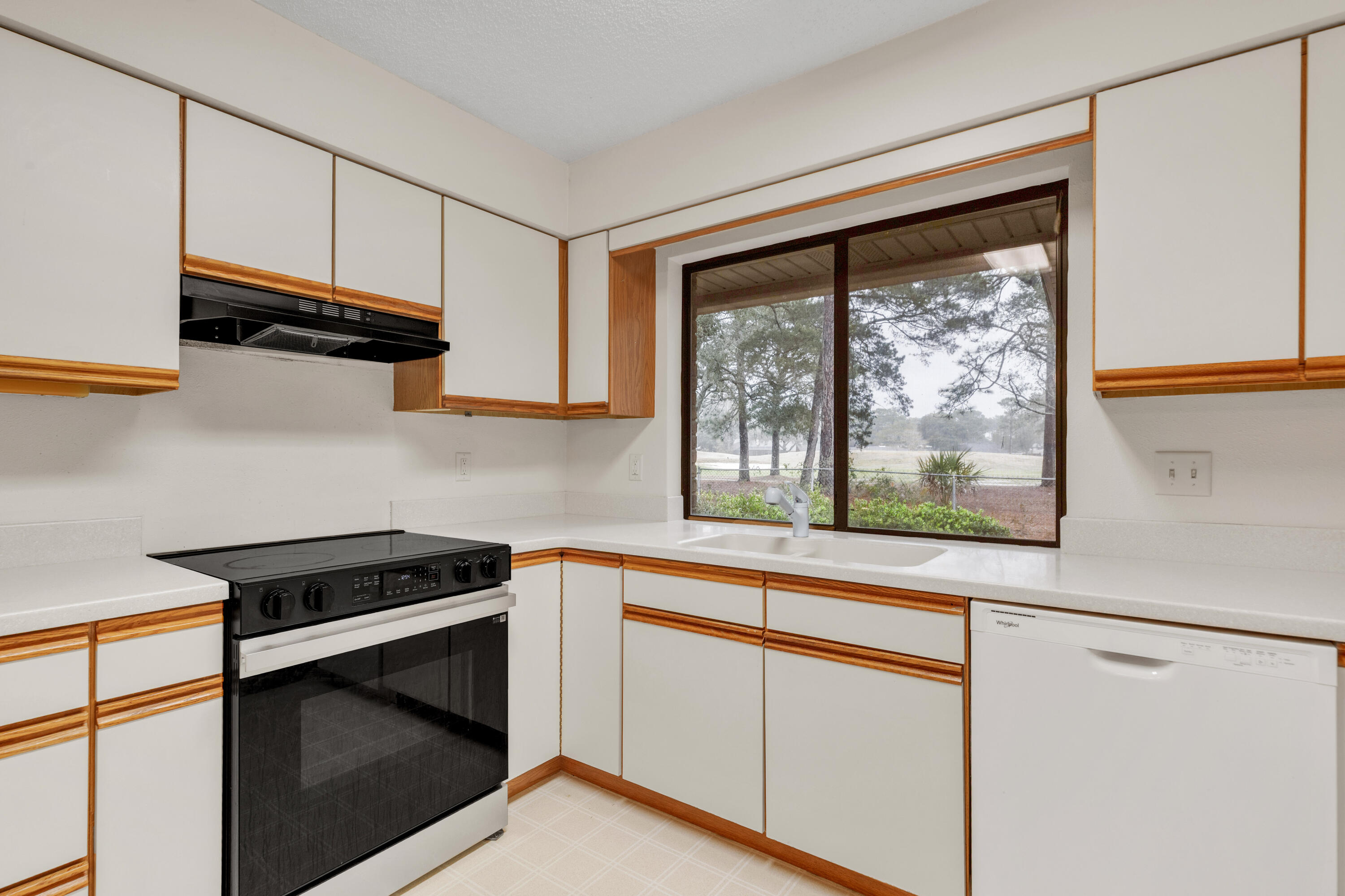 LAKE LORRAINE ESTATES - Residential