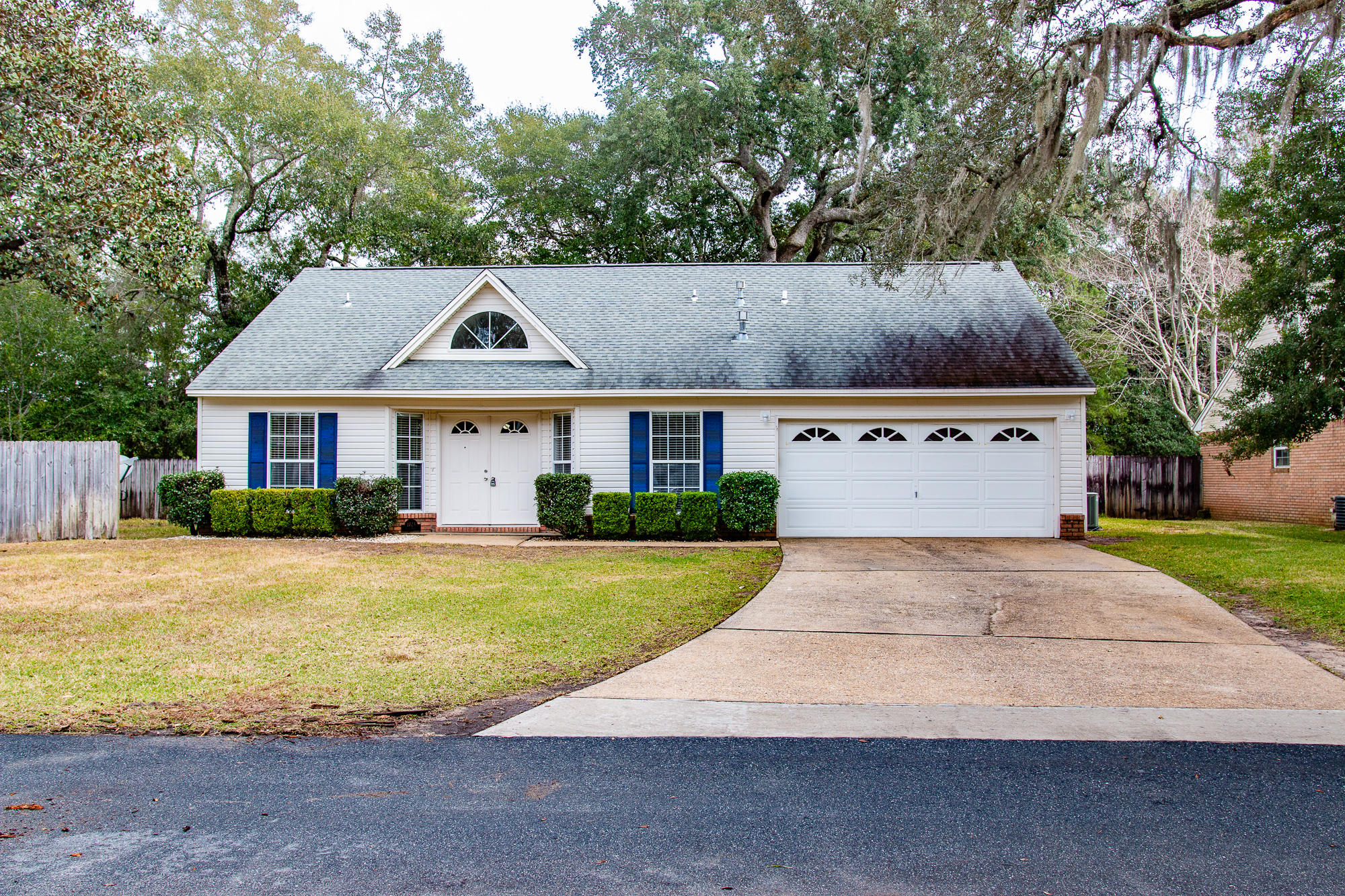 MOSSY OAKS - Residential Lease