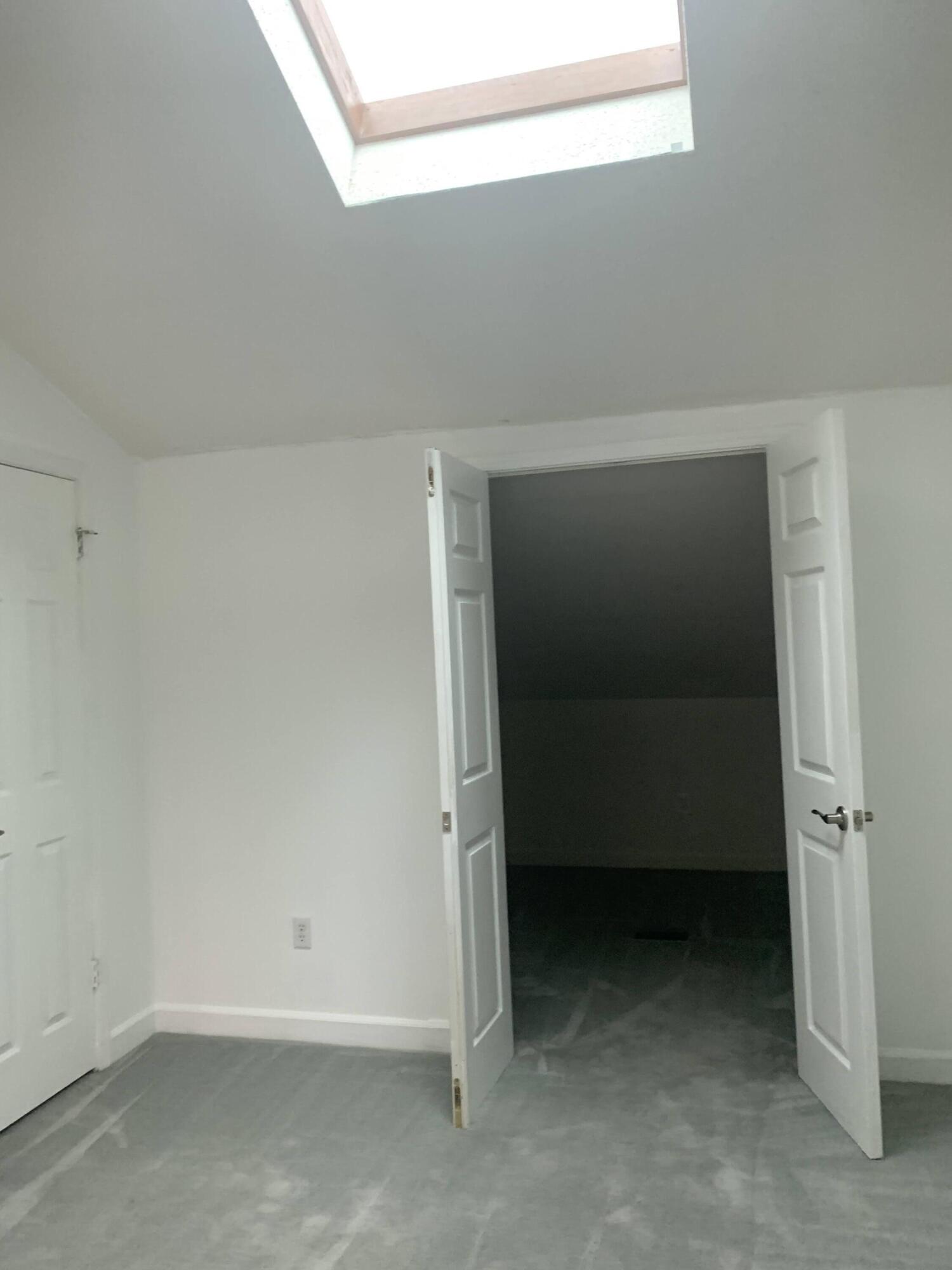 LAKESIDE VILLAGE - Residential Lease