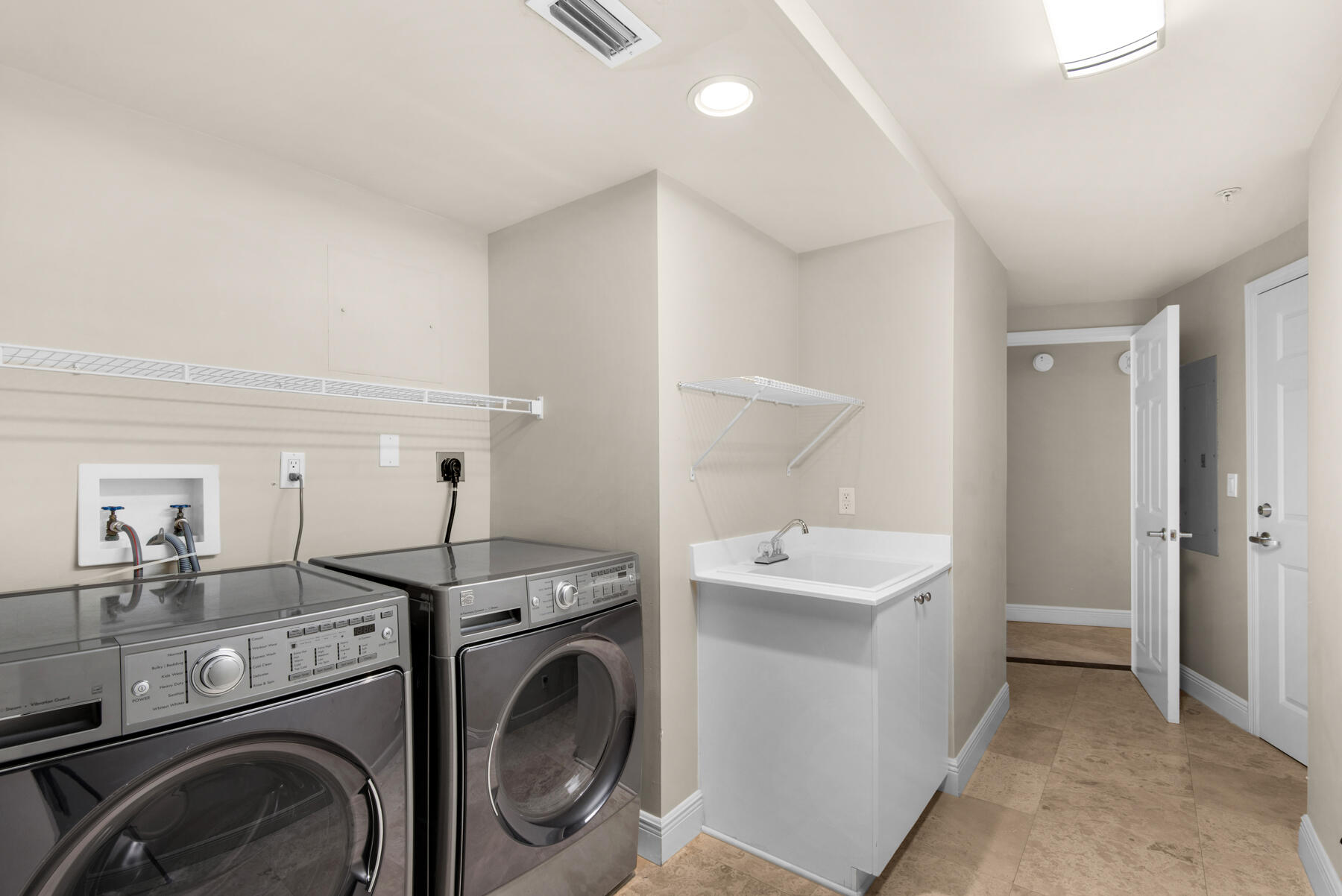 ST. MAARTEN AT SILVER SHELLS - Residential