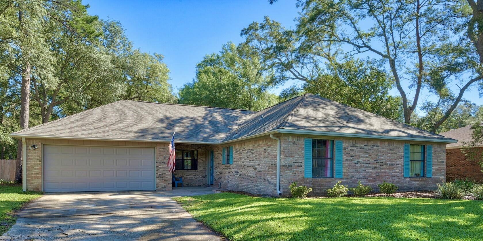 Don't miss an opportunity to live in an established community in Bluewater Bay with NO HOA!  
Master bedroom has a large walk-in closet and private access to the patio and large fenced backyard. Master bath has double vanity and a beautiful renovated stand-up shower (2020). The kitchen is spacious with stainless steel appliances/granite countertops. Living room has a large stone wood burning fireplace adjacent to the 2nd living room area, home is spacious and looking for a new owner. 

SELLER IS GIVING A 5K BUYER INCENTIVE!! 

Updates include Roof replaced 2020; HVAC replaced 2020; Water Heater replaced 2022. 

ONLY ONE BLOCK FROM COMMUNITY SWIMMING POOL AND PLAYING FIELDS. THIS IS AN IDEAL LOCATION!! Schedule a showing today!