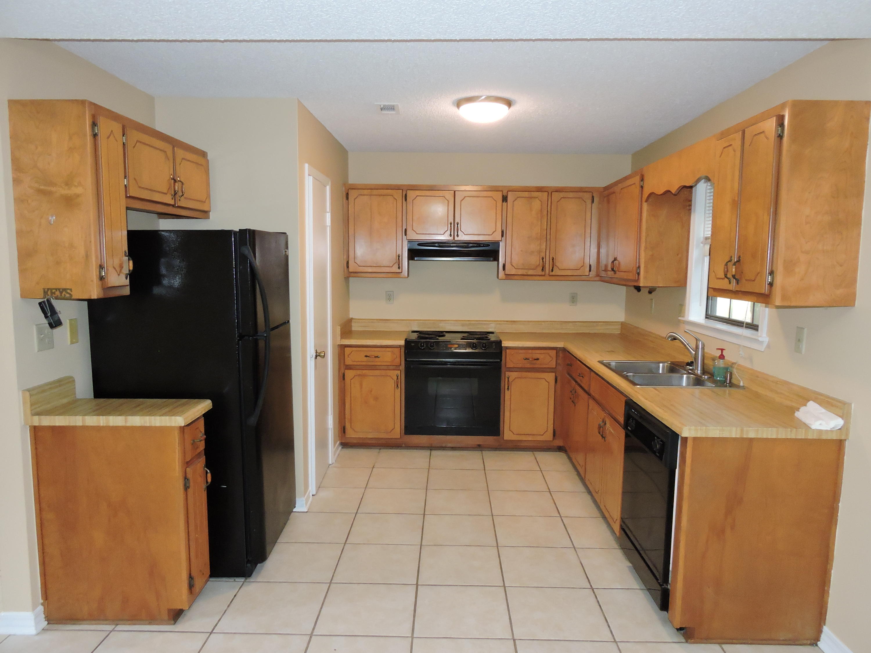 SHOAL CREEK MANOR EAST - Residential Lease