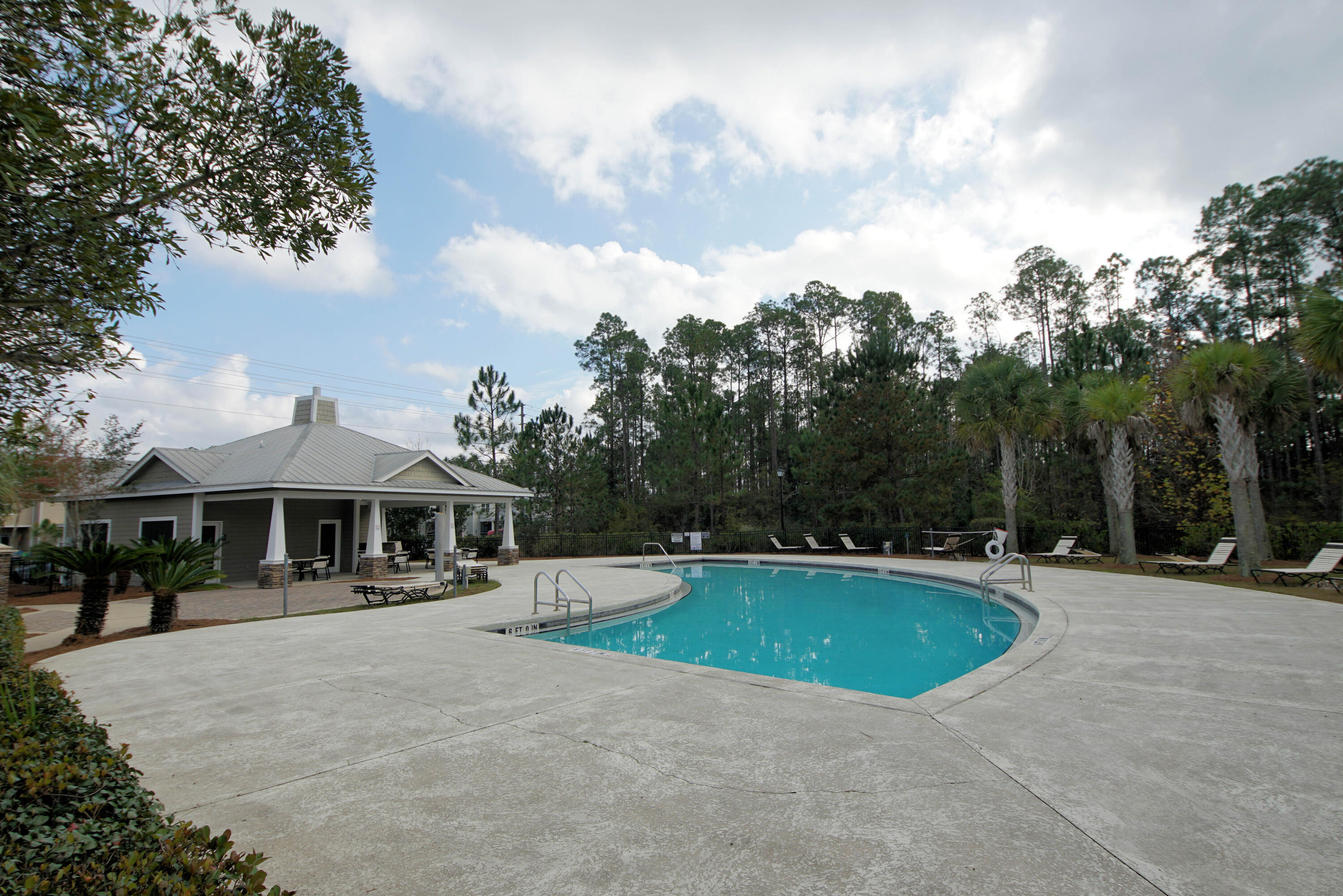 VERANDAS OF FREEPORT, THE - Residential Lease